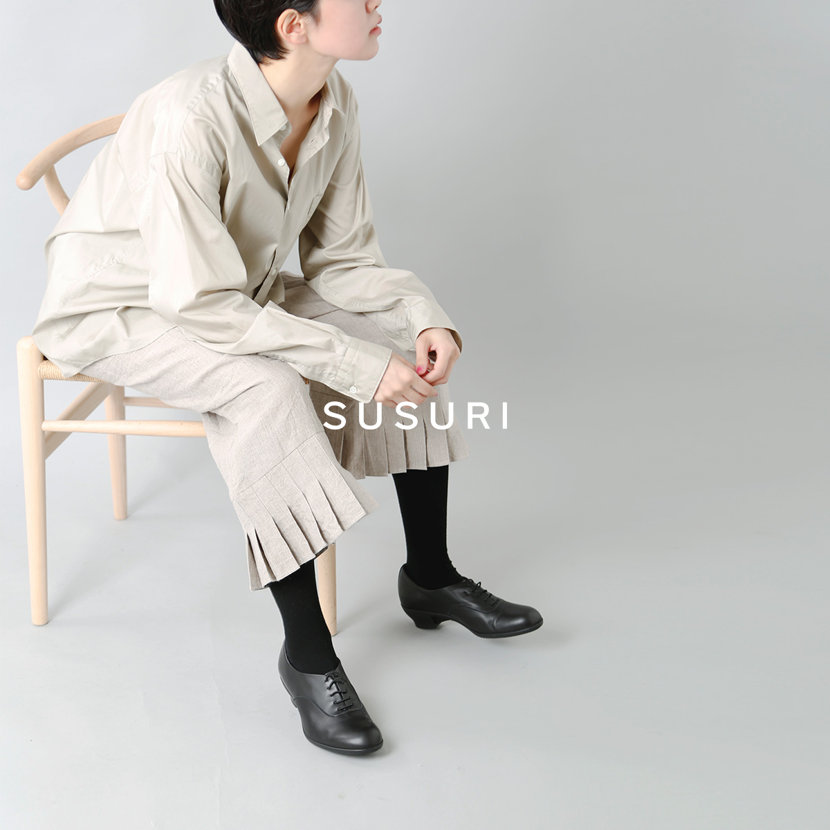 ほぼ未使用 SUSURI ススリ 20-553 フルッターパンツ beige-