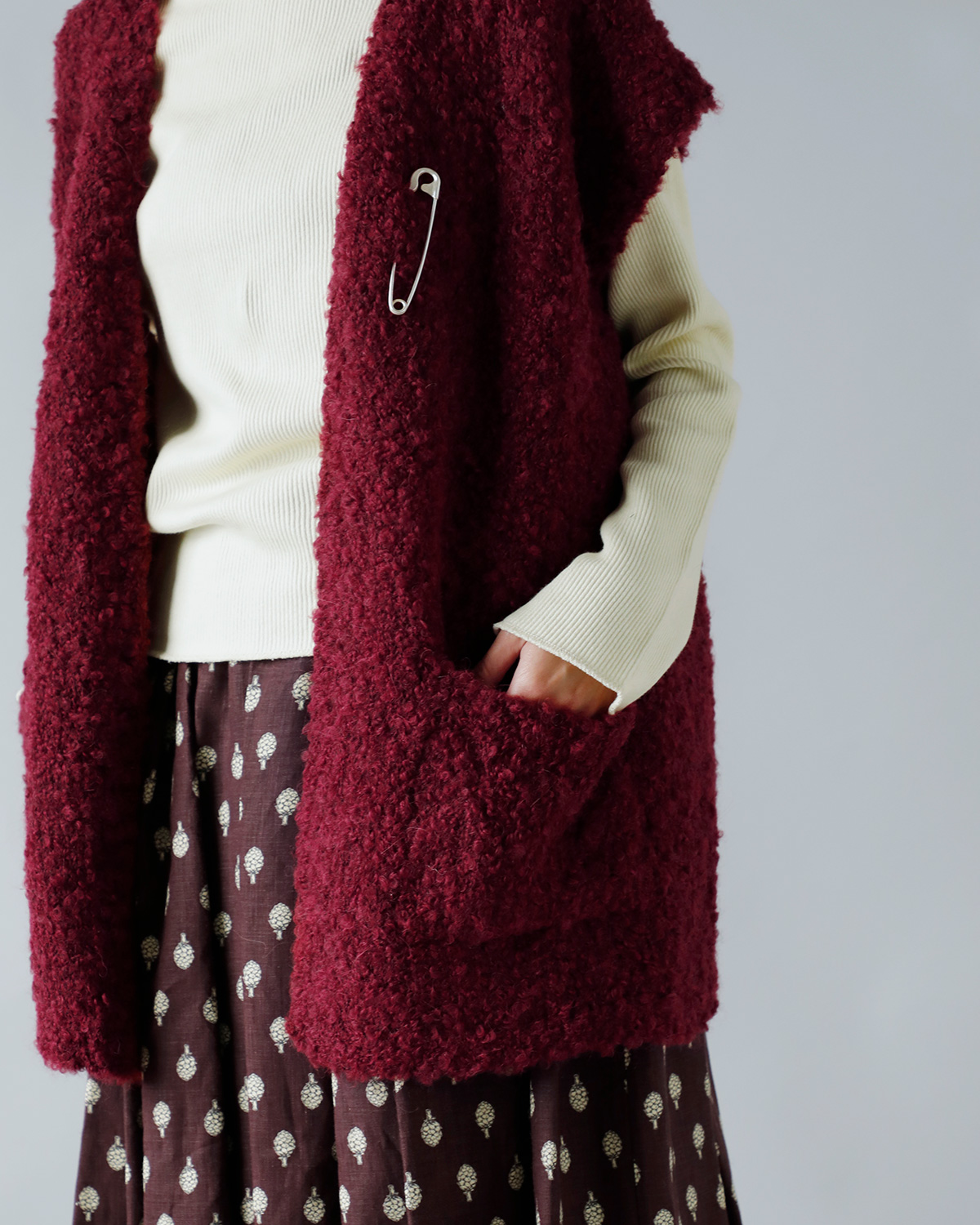 maison de soil(] h \C)3GG u[N VlbN st xXg g3GG Boucle V-neck Vest With Pinh cnmds2251a