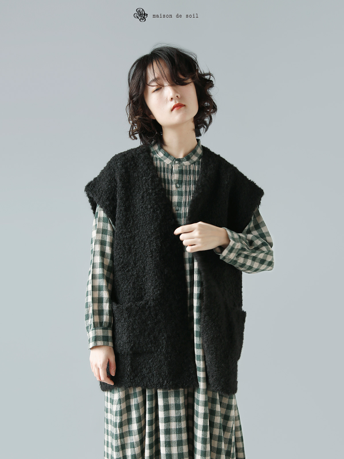 maison de soil(メゾン ド ソイル)3GG ブークレ Vネック ピン付き ベスト “3GG BOUCLE V-NECK VEST  WITH PIN” cnmds2251a | iroma..aranciato