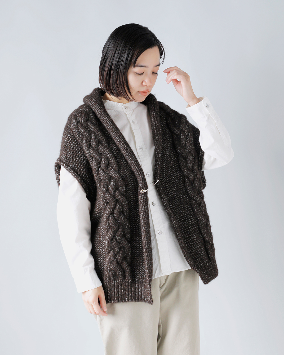 maison de soil(] h \C)3GG A st jbg xXg g3GG ARAN VEST WITH PINh cnmds2351