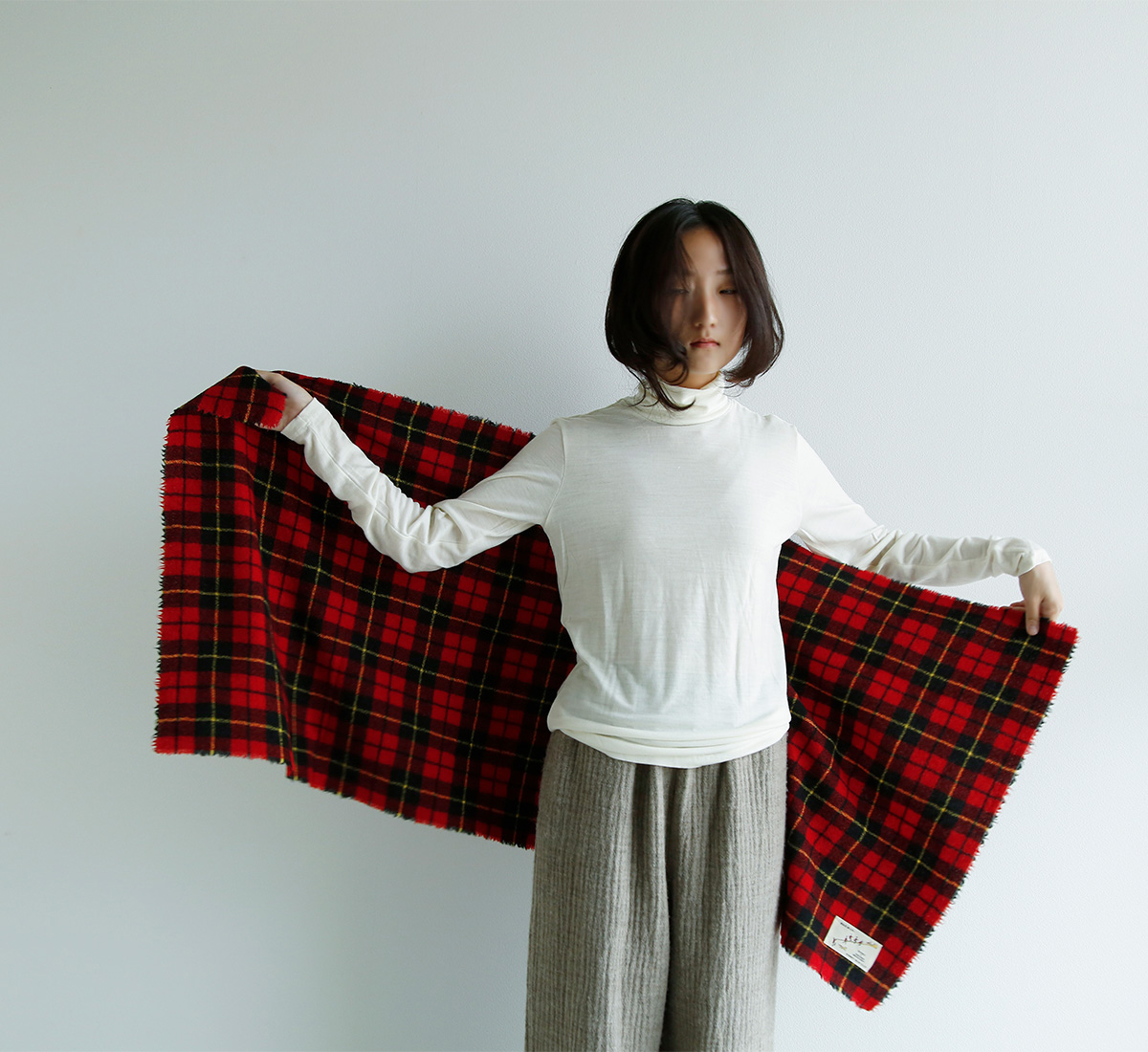 R & D.M.Co-(I[h}Ye[[)E[ ^[^ `FbN }t[ gWOOL TARTAN CHECK MUFFLERh 7064