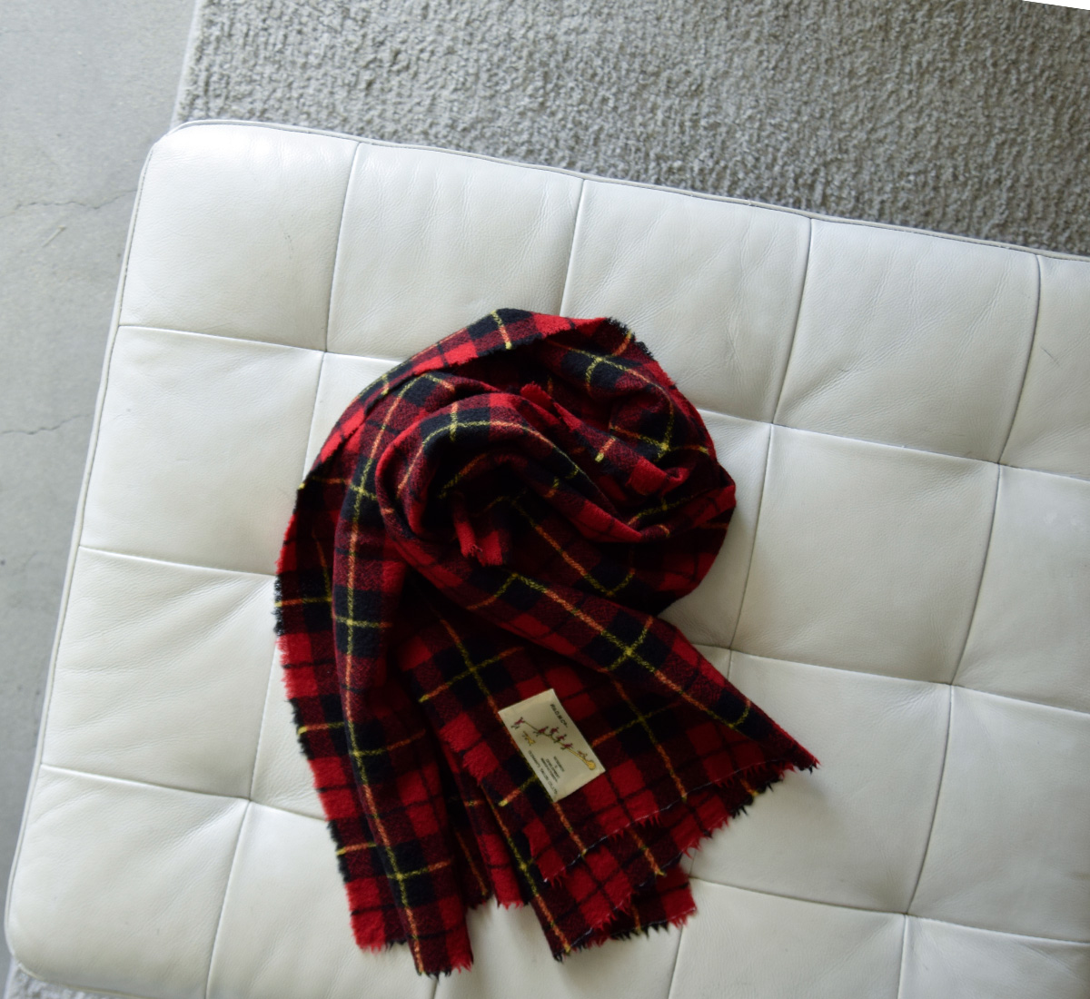 R & D.M.Co-(I[h}Ye[[)E[ ^[^ `FbN }t[ gWOOL TARTAN CHECK MUFFLERh 7064