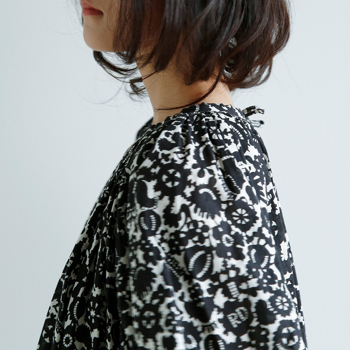 R & D.M.Co- オールドマンズテーラー モノ トリック プリント ギャザー スモック “MONO TRICK PRINT GATHER  SMOCK” 7171 | iroma..aranciato