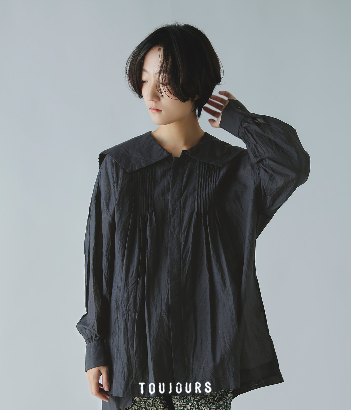 TOUJOURS トゥジュー ディファレント カウント コットン シルク カディ シャツ “Square Collar Pin Tuck Smock  Shirt” mm41es02 | iroma..aranciato