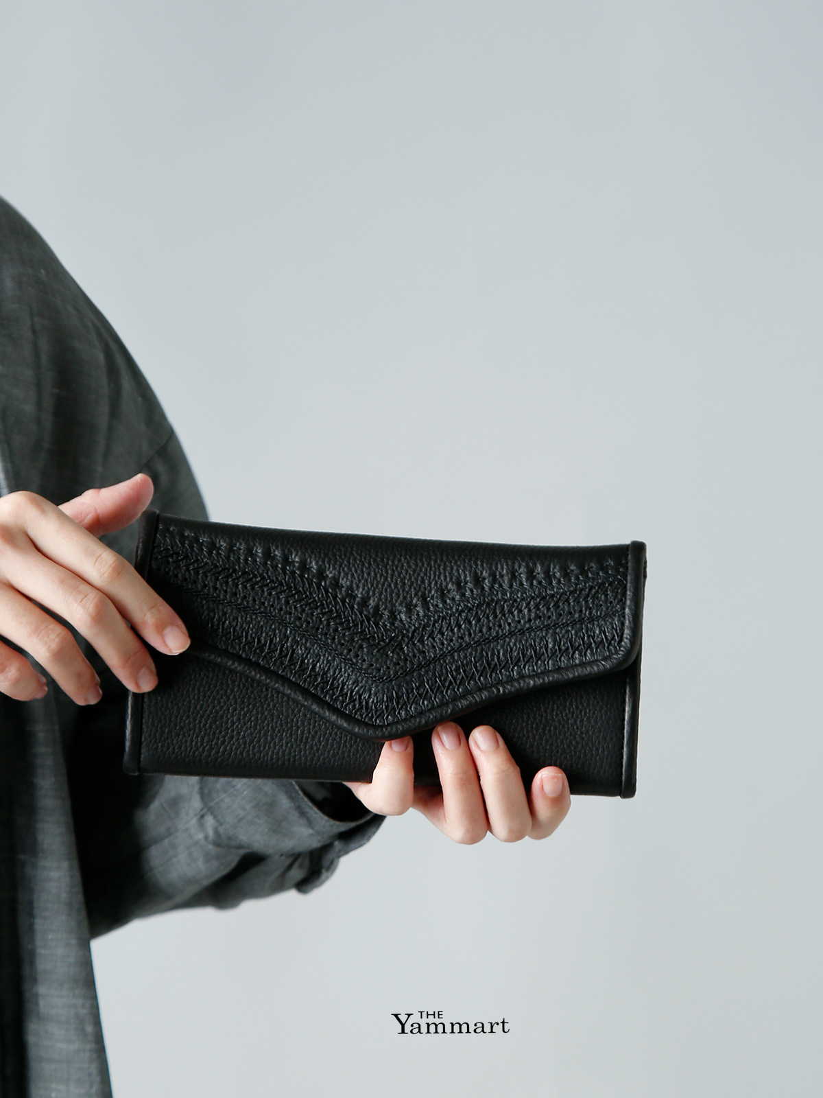 GARNET CROW azuki七プロデュース長財布 ルルーシュたちのモチーフを組み込んだ西陣織の長財布が登場！ | NEWS