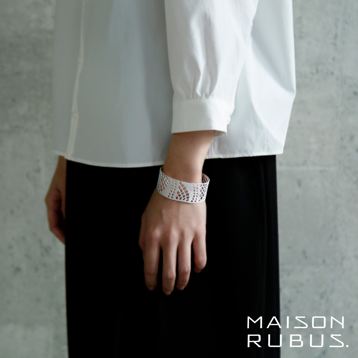MAISON RUBUS.(][oX)RNV Vo[ [X oO 2L grecollection lace bangle 2Lh re-l-bangle-2l