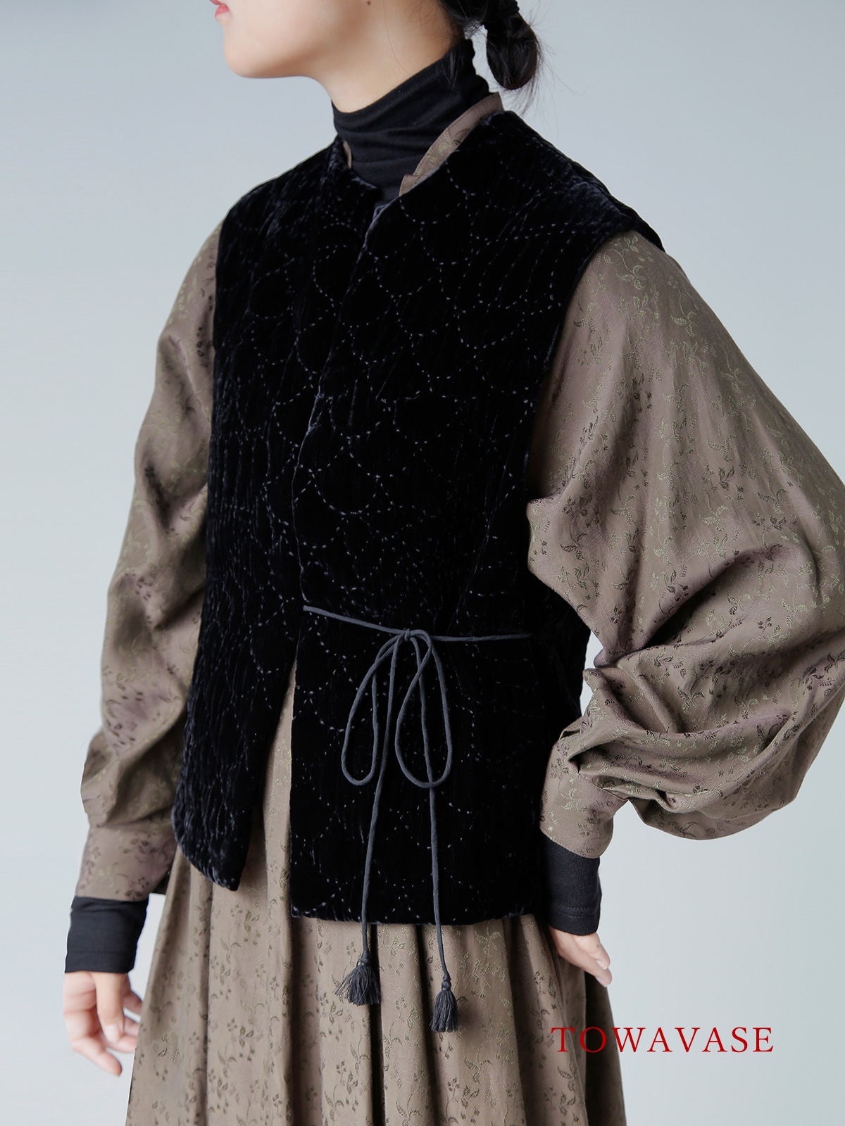 トワヴァーズ towavase TOWAVASE トワヴァーズ ベルベット ペイズリー タッセル ベスト