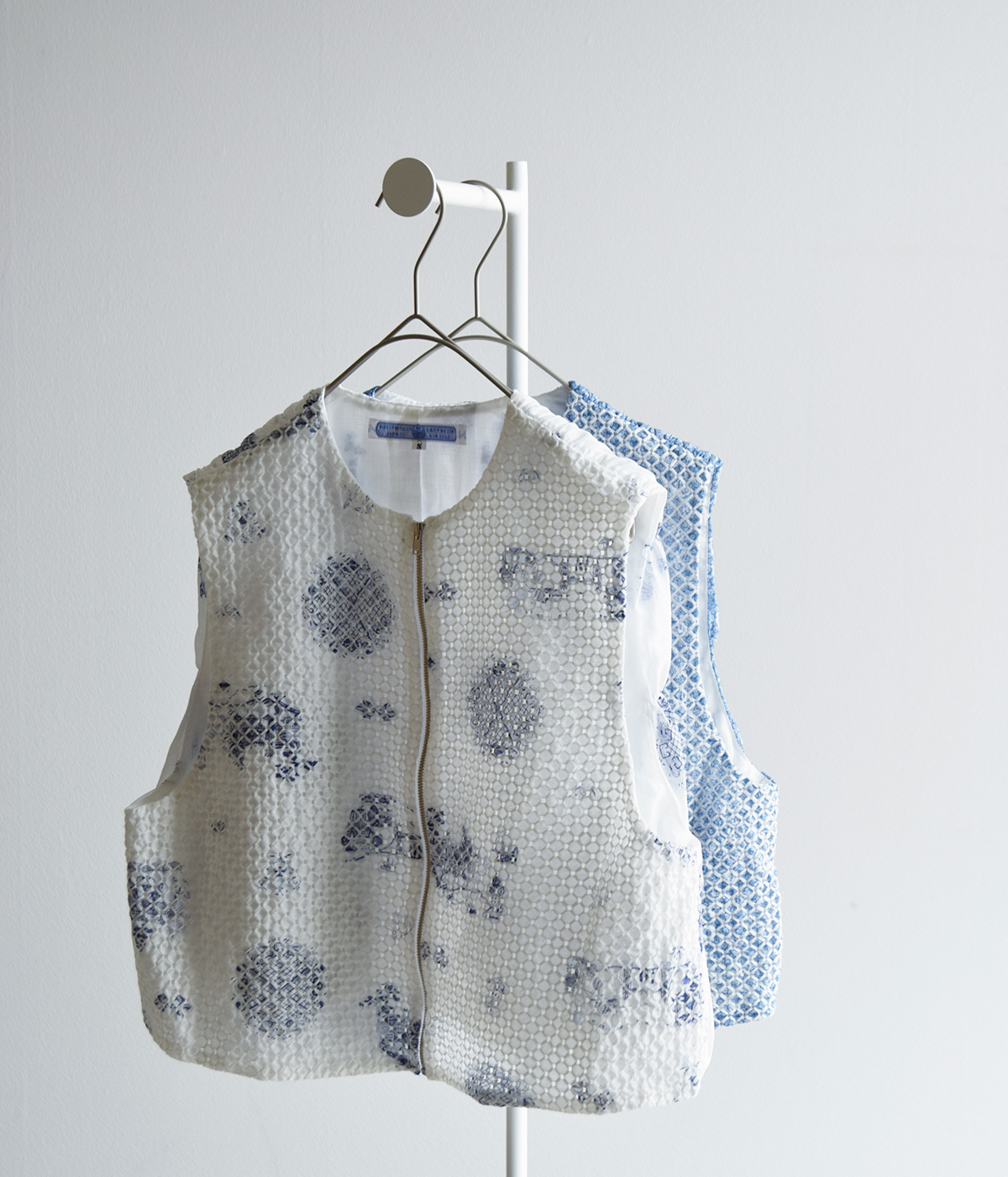 R & D.M.Co-(I[h}Ye[[)gX R[`OXeb` V[O xXg gTRELLIS COUCHING STITCH SHIRRING VESTh 7441