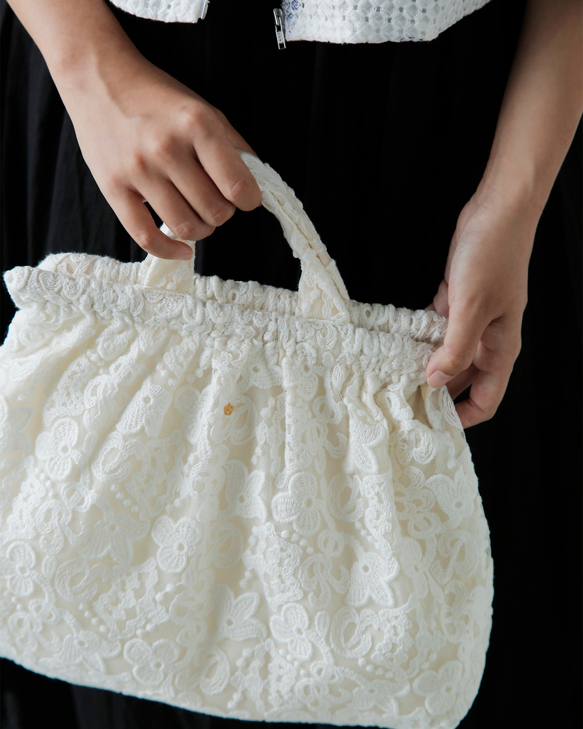 R & D.M.Co-(I[h}Ye[[)NE `[t [X obO gCROWN MOTIF LACE BAGh 7532