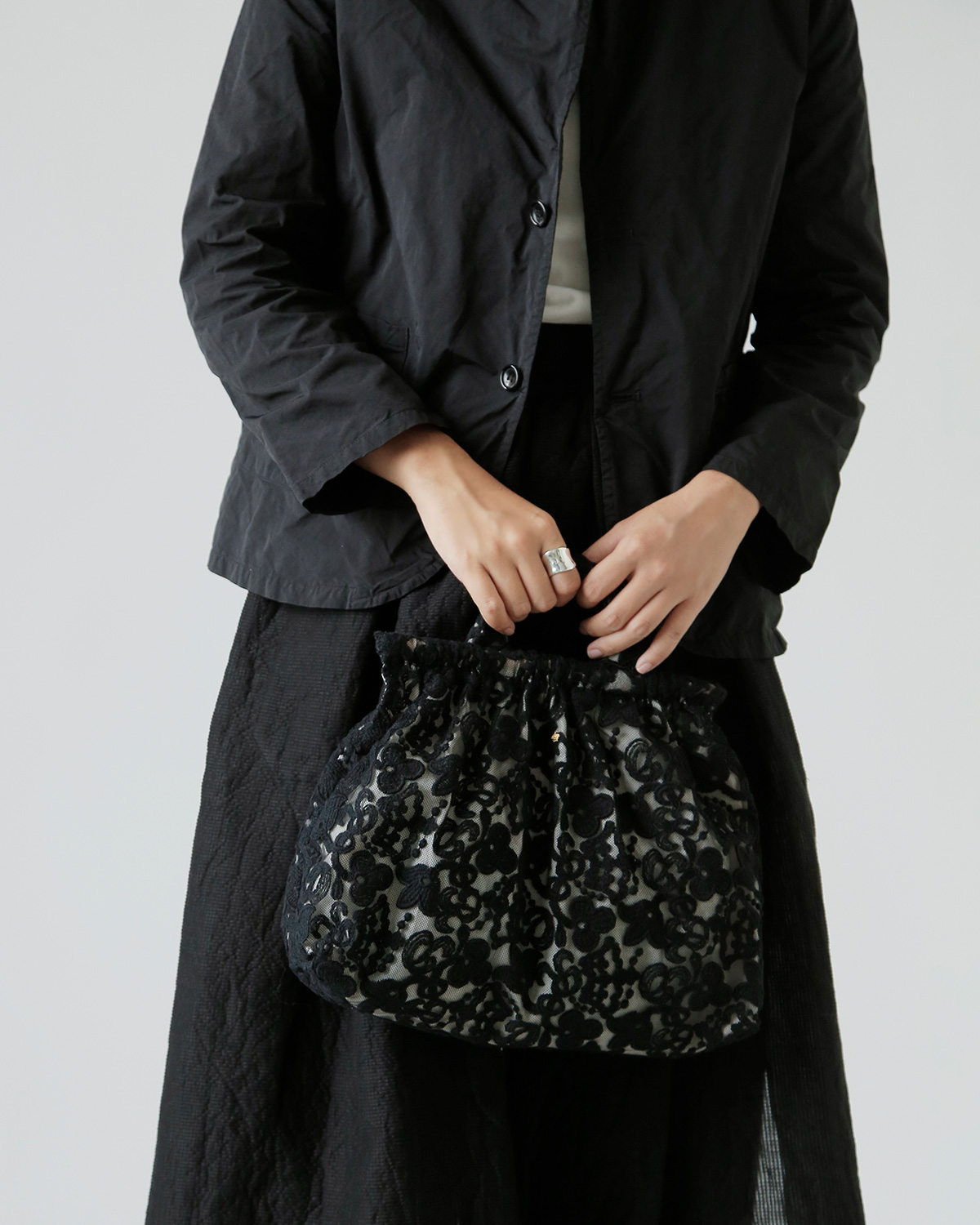 R & D.M.Co-(I[h}Ye[[)NE `[t [X obO gCROWN MOTIF LACE BAGh 7532