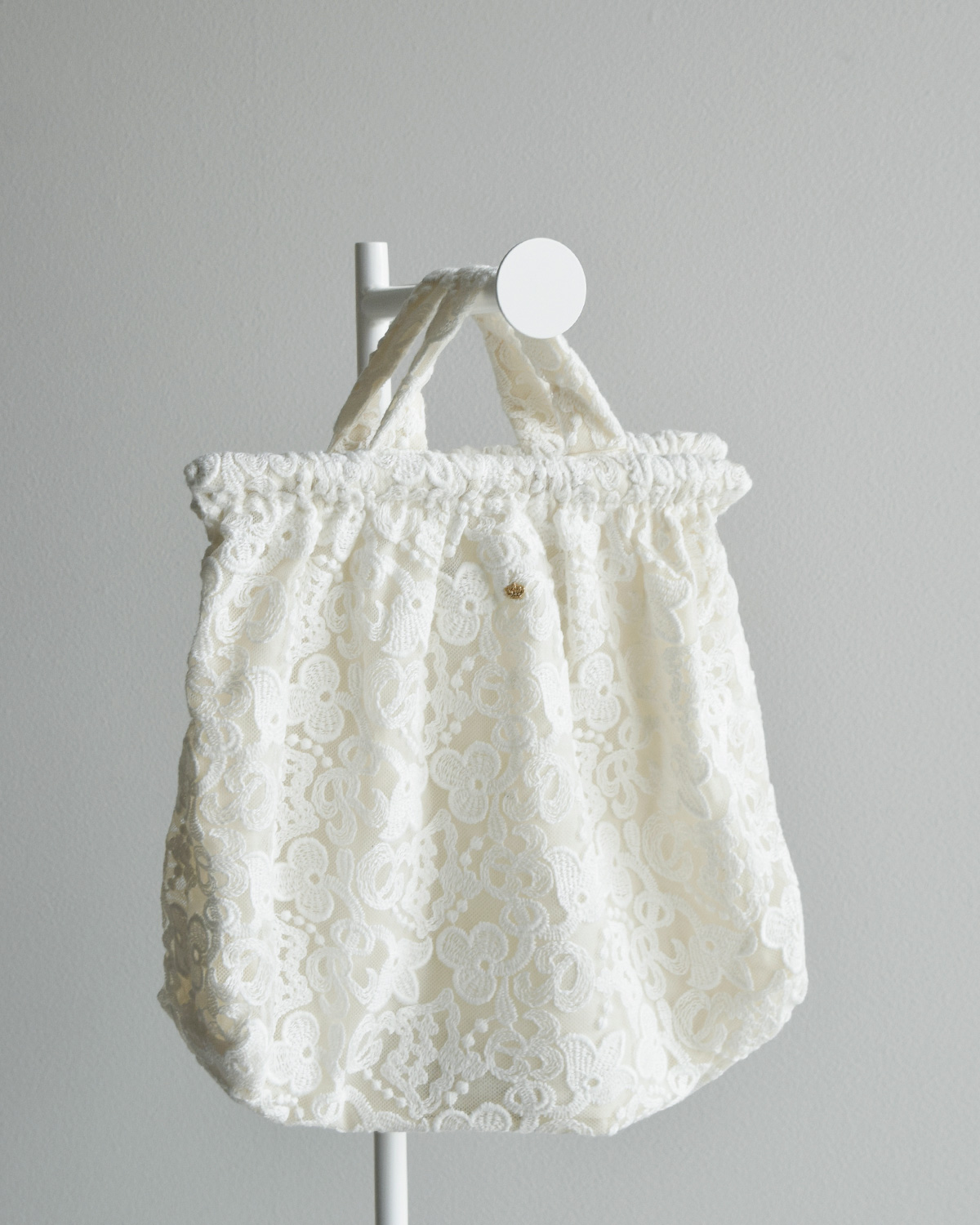 R & D.M.Co-(I[h}Ye[[)NE `[t [X obO gCROWN MOTIF LACE BAGh 7532