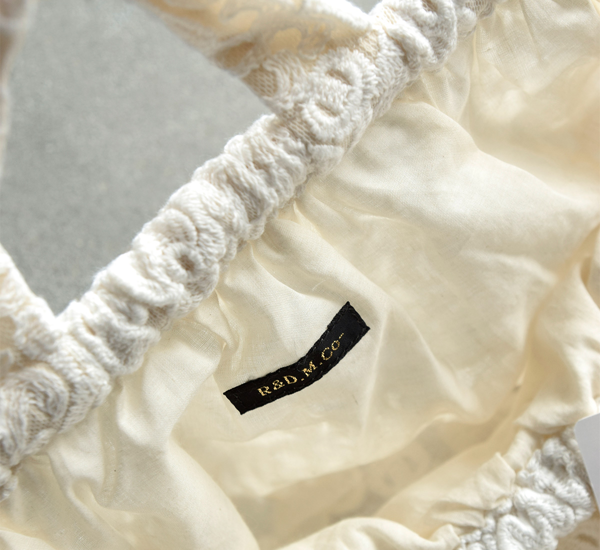 R & D.M.Co-(I[h}Ye[[)NE `[t [X obO gCROWN MOTIF LACE BAGh 7532