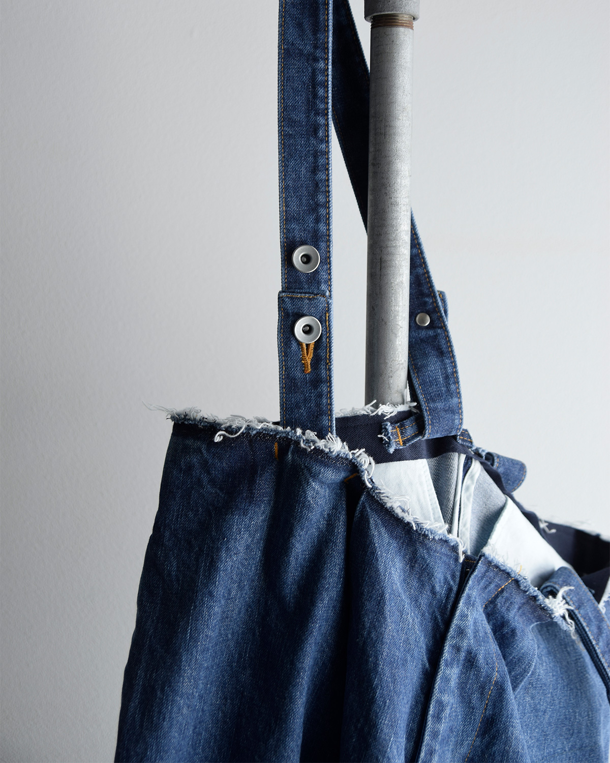 R & D.M.Co-(I[h}Ye[[)Rbg fBRXgNg TXy_[pc gDECONSTRUCT SUSPENDER PANTSh 7719