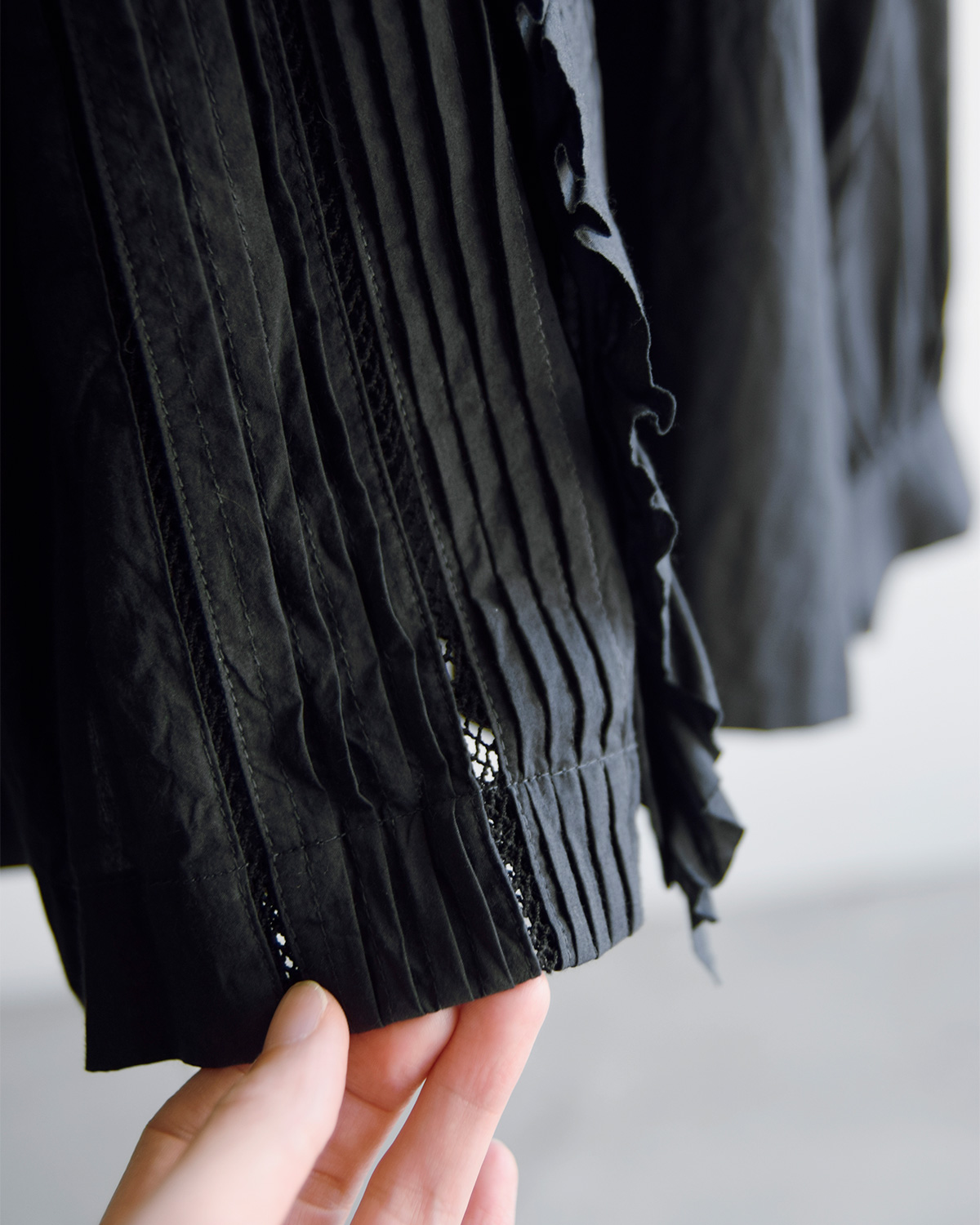 TOUJOURS(gDW[)t@C[ Rbg NX Vc gLace Pin Tuck Ruffle Shirth mm43ds01