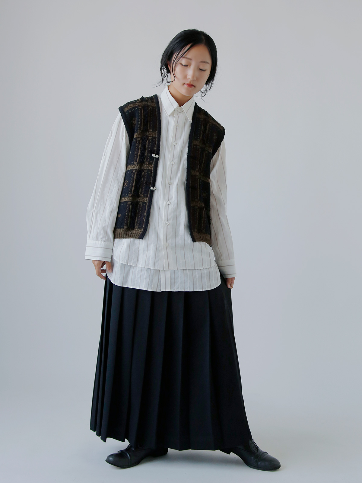 ONICA(IjJ)E[ Rbg ubNWK[h jbg xXg gBlocked Jacquard Vesth oni055