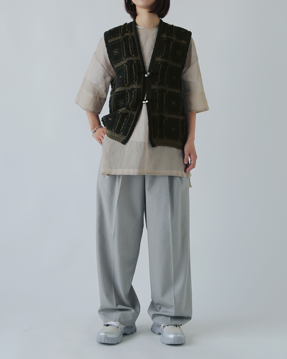 ONICA(IjJ)E[ Rbg ubNWK[h jbg xXg gBlocked Jacquard Vesth oni055