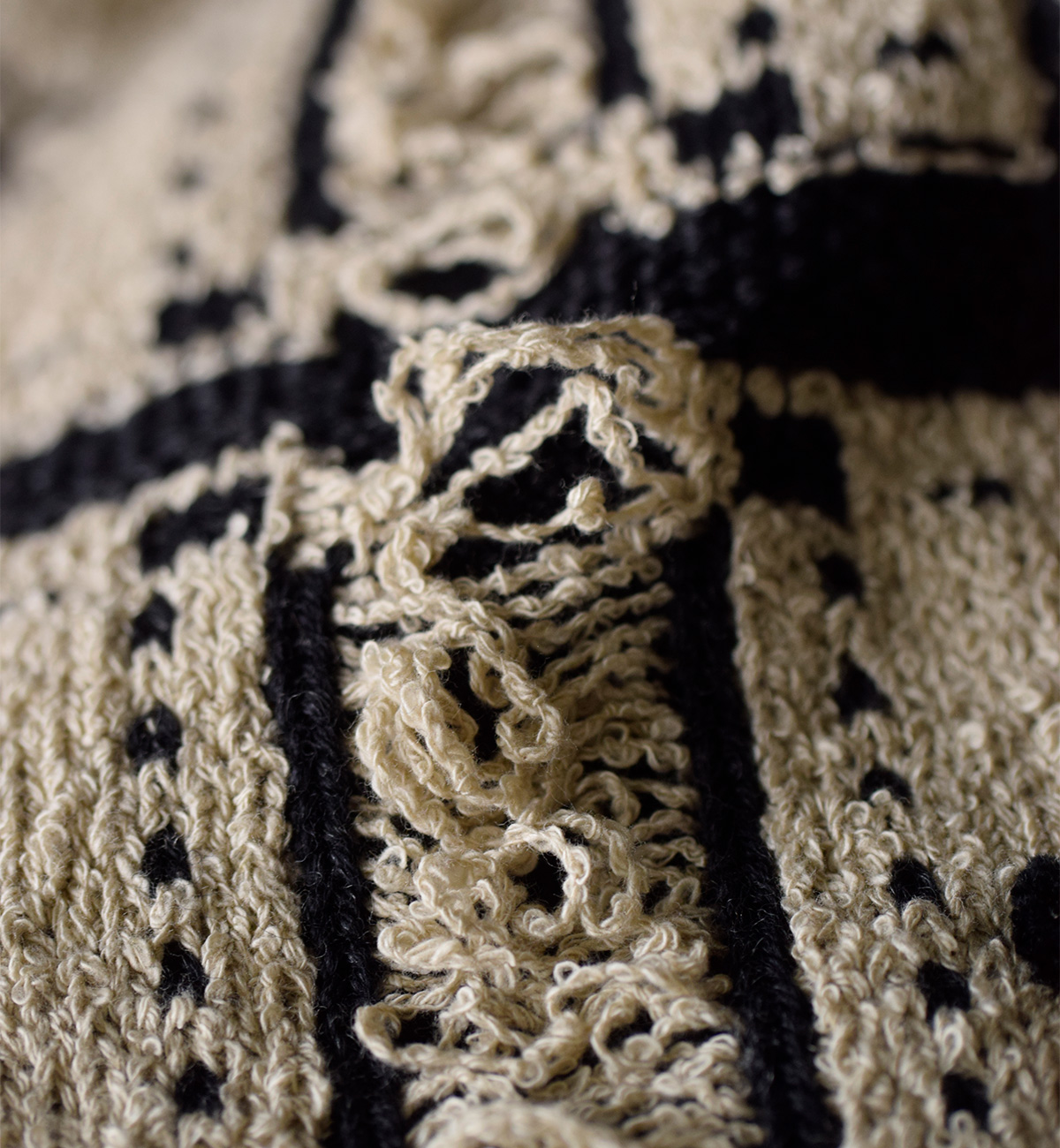 ONICA(IjJ)E[ Rbg ubNWK[h jbg xXg gBlocked Jacquard Vesth oni055