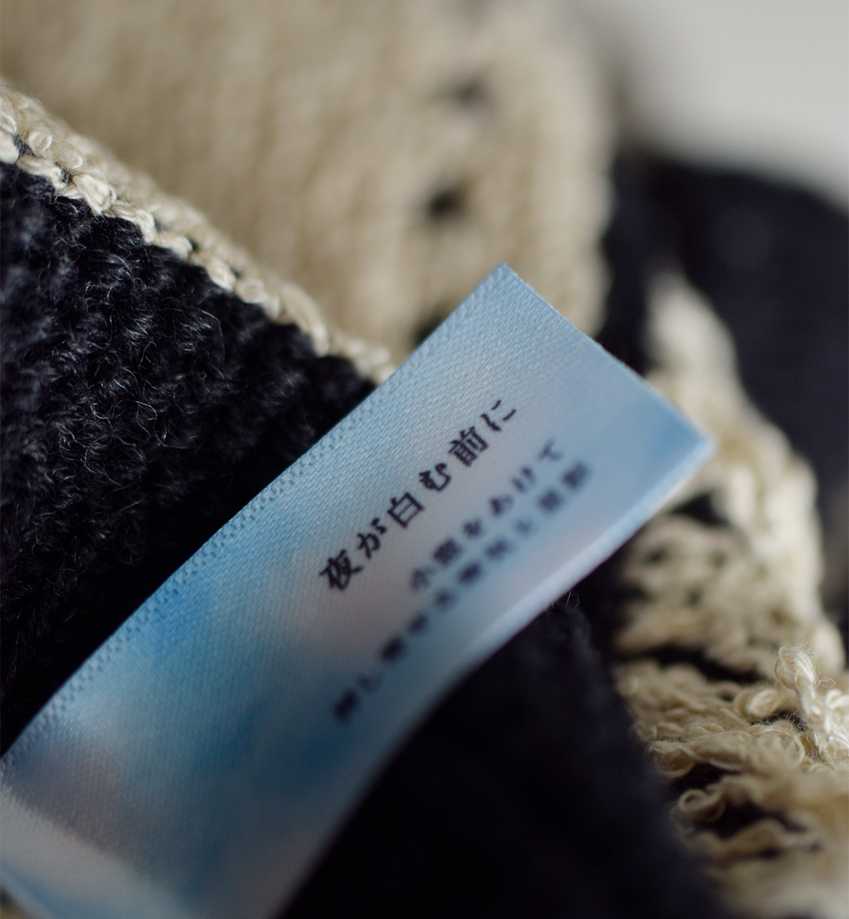 ONICA(IjJ)E[ Rbg ubNWK[h jbg xXg gBlocked Jacquard Vesth oni055