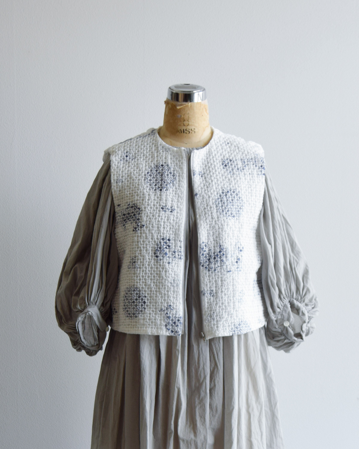 R & D.M.Co-(I[h}Ye[[)gX R[`OXeb` V[O xXg gTRELLIS COUCHING STITCH SHIRRING VESTh 7441