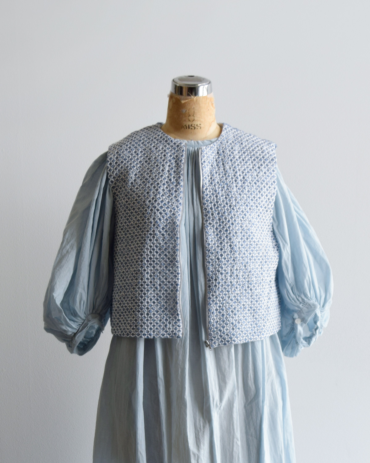 R & D.M.Co-(I[h}Ye[[)gX R[`OXeb` V[O xXg gTRELLIS COUCHING STITCH SHIRRING VESTh 7441