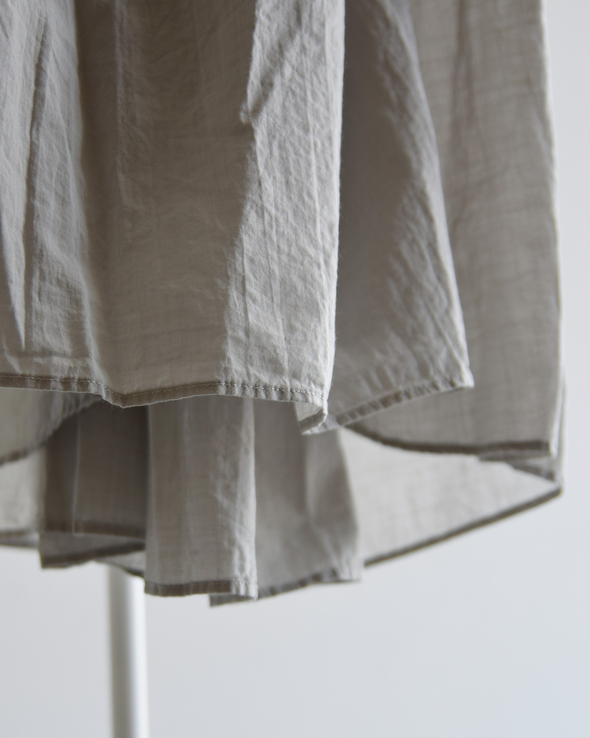 R & D.M.Co-(I[h}Ye[[)K[g_C [ XbN hX gGARMENT DYE LAWN SMOCK DRESSh 7518