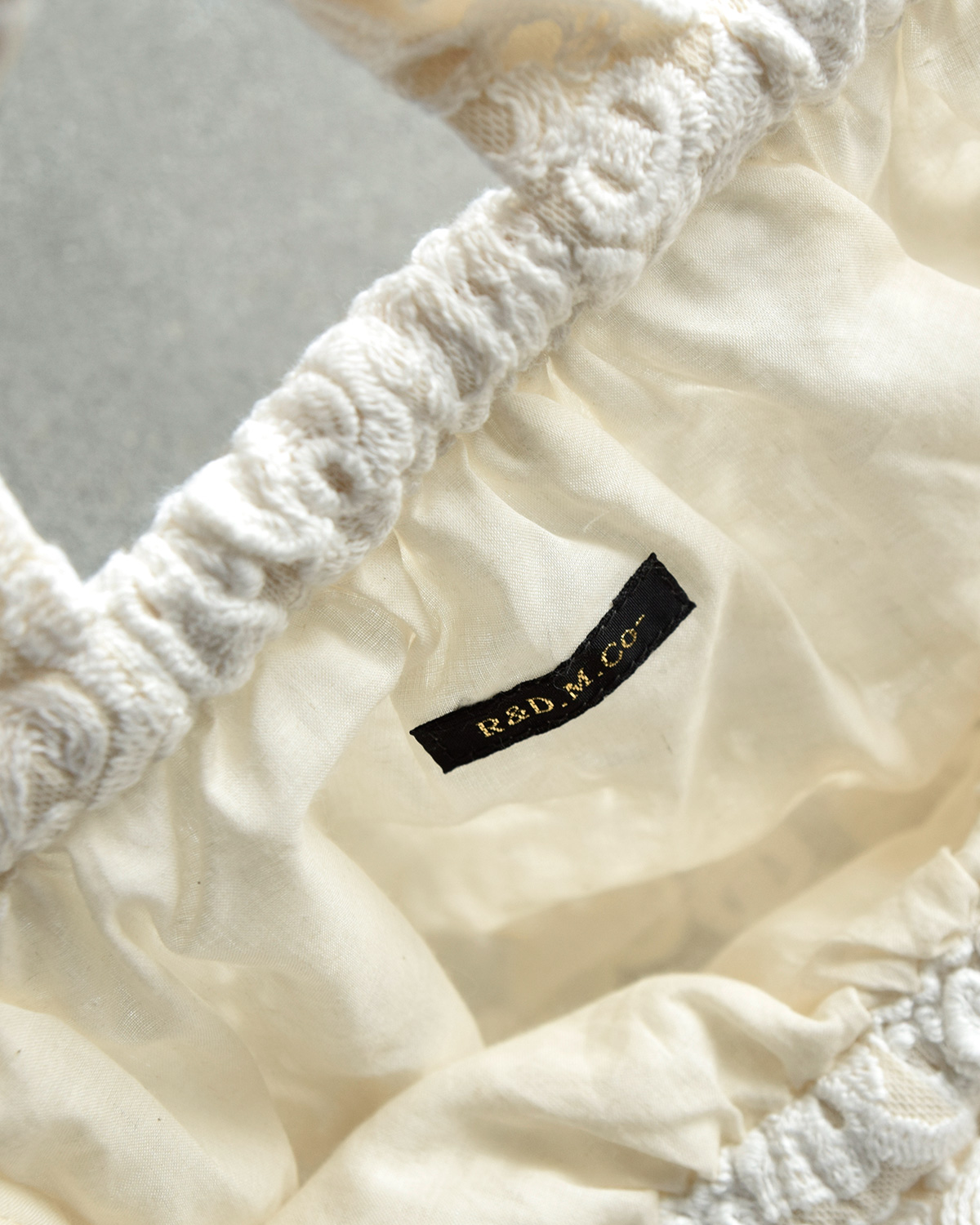R & D.M.Co-(I[h}Ye[[)NE `[t [X obO gCROWN MOTIF LACE BAGh 7532