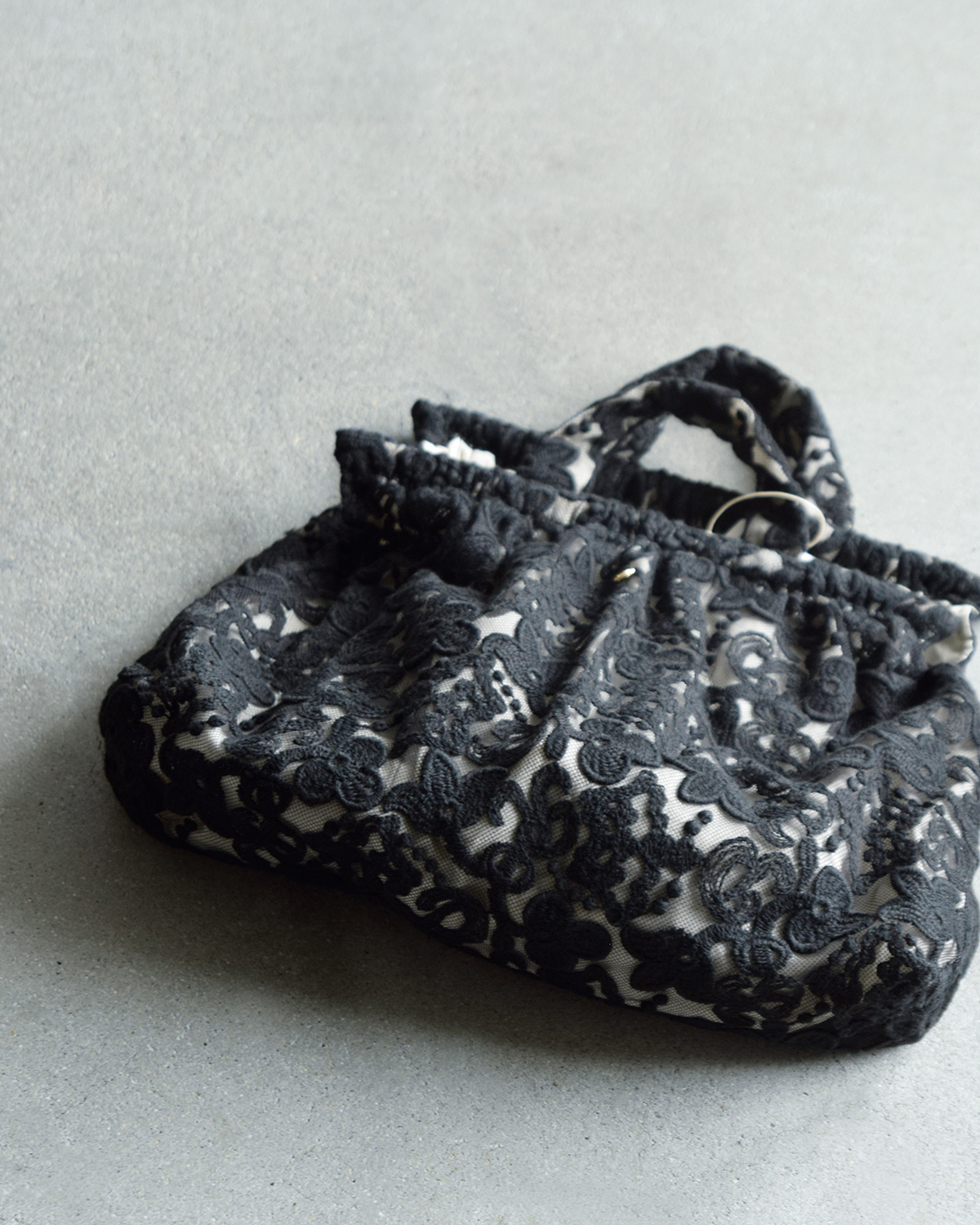 R & D.M.Co-(I[h}Ye[[)NE `[t [X obO gCROWN MOTIF LACE BAGh 7532