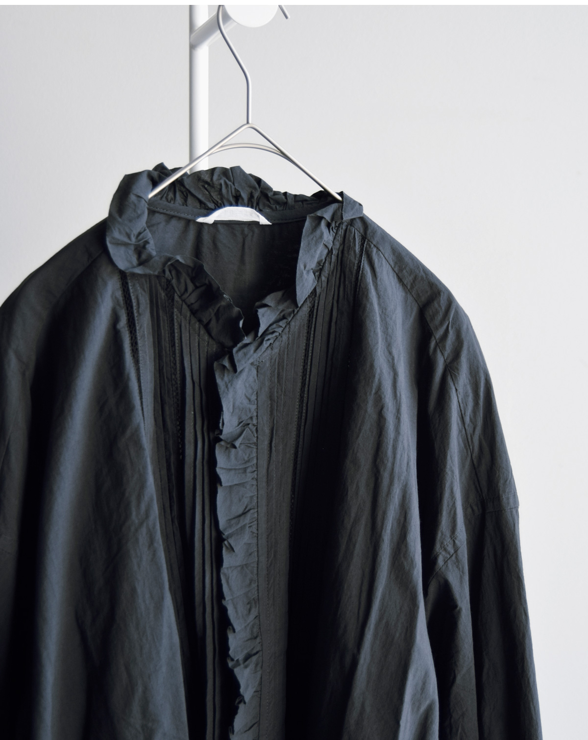 TOUJOURS(gDW[)t@C[ Rbg NX Vc gLace Pin Tuck Ruffle Shirth mm43ds01