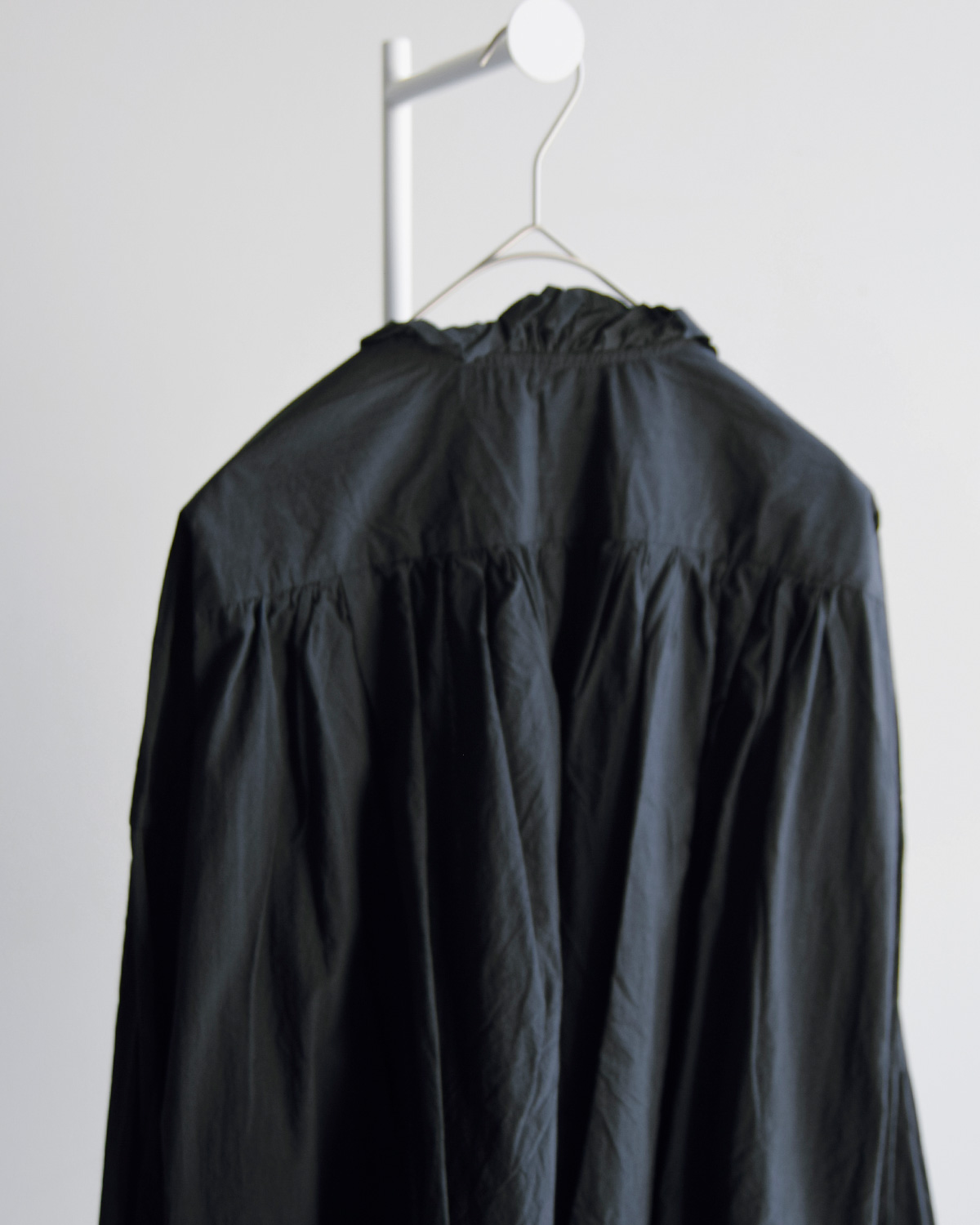 TOUJOURS(gDW[)t@C[ Rbg NX Vc gLace Pin Tuck Ruffle Shirth mm43ds01