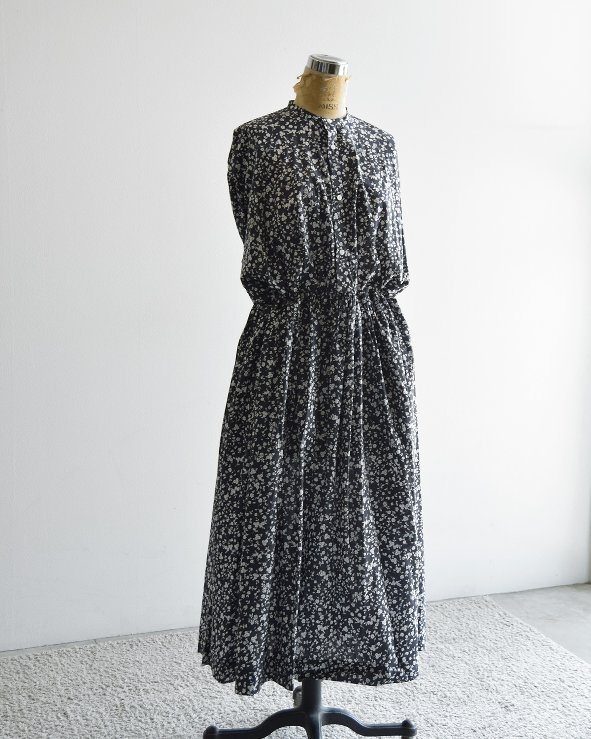 TOUJOURS(gDW[)t[vg Rbg Xgb` hX gClassic Gathered Dressh ym43fd03