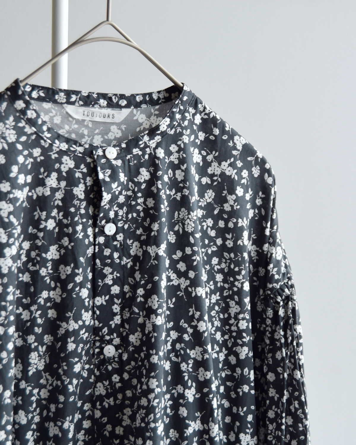 TOUJOURS(gDW[)t[vg Rbg Xgb` hX gClassic Gathered Dressh ym43fd03