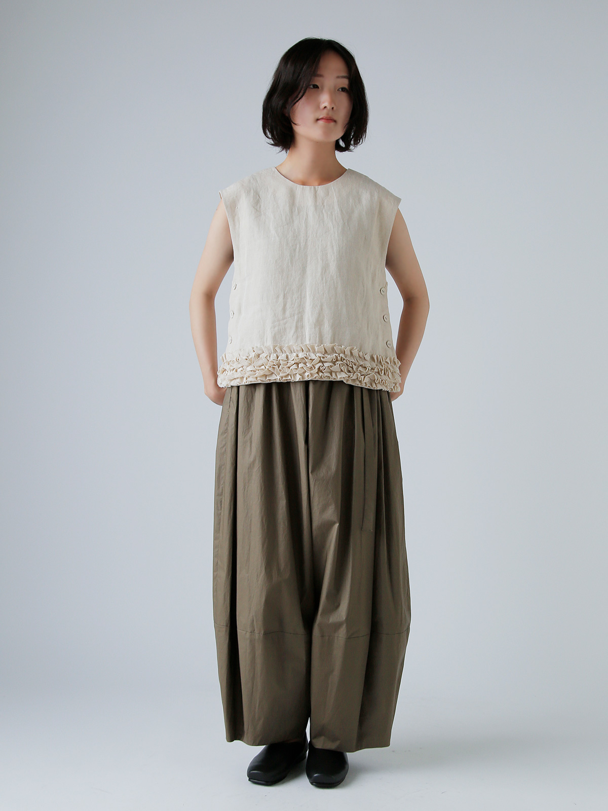 R & D.M.Co-(I[h}Ye[[)t fR[V {^ ru gFRILL DECOLATION BUTTON BIBh 7316