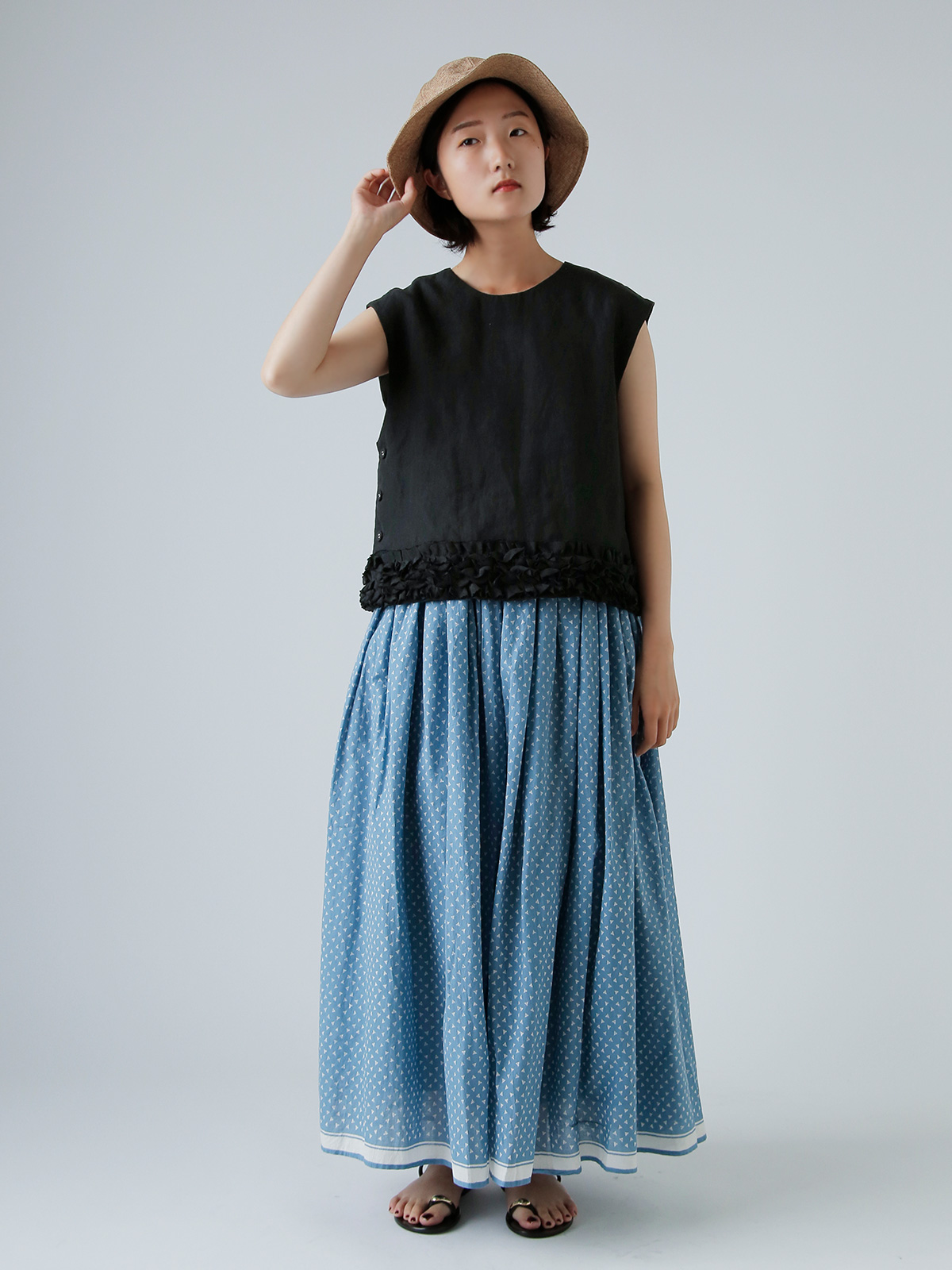 R & D.M.Co-(I[h}Ye[[)t fR[V {^ ru gFRILL DECOLATION BUTTON BIBh 7316