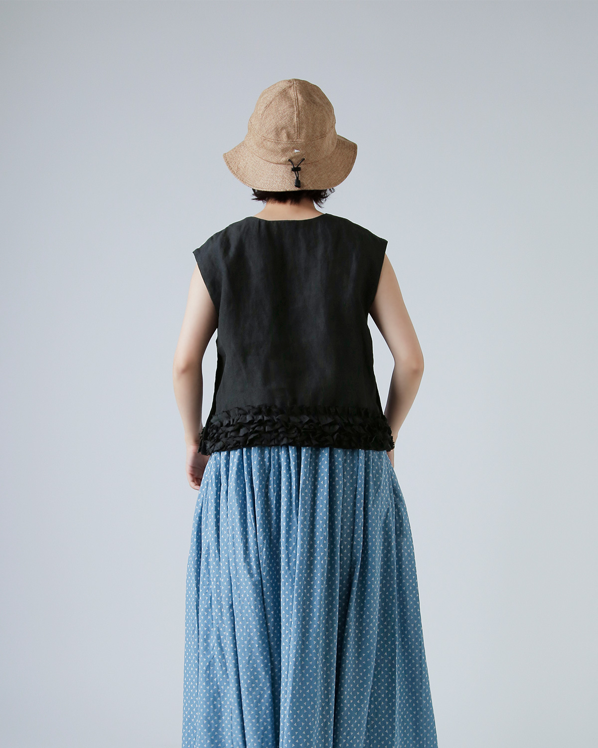 R & D.M.Co-(I[h}Ye[[)t fR[V {^ ru gFRILL DECOLATION BUTTON BIBh 7316