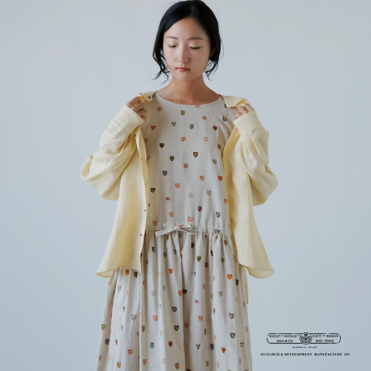 R & D.M.Co-(I[h}Ye[[)Rbg l R[gIuA[Y h[XgO hX gCOTTON LINEN COAT OF ARMS DRAWSTRING DRESSh 7493