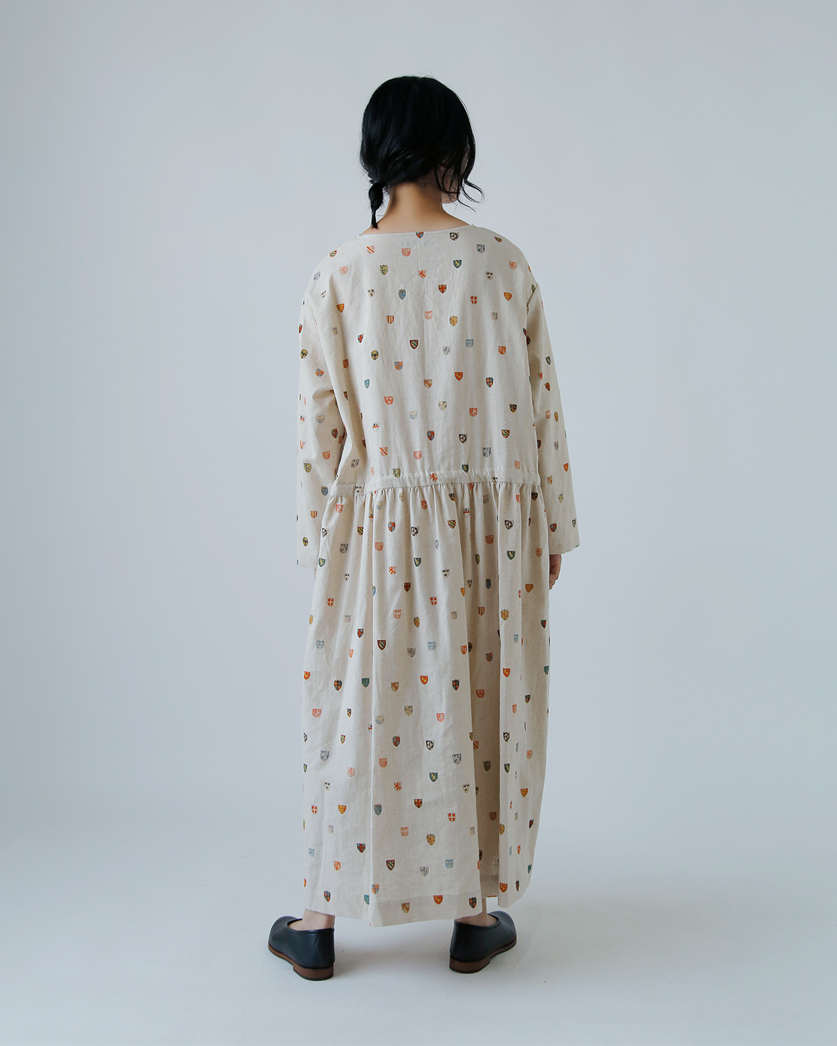 R & D.M.Co-(I[h}Ye[[)Rbg l R[gIuA[Y h[XgO hX gCOTTON LINEN COAT OF ARMS DRAWSTRING DRESSh 7493