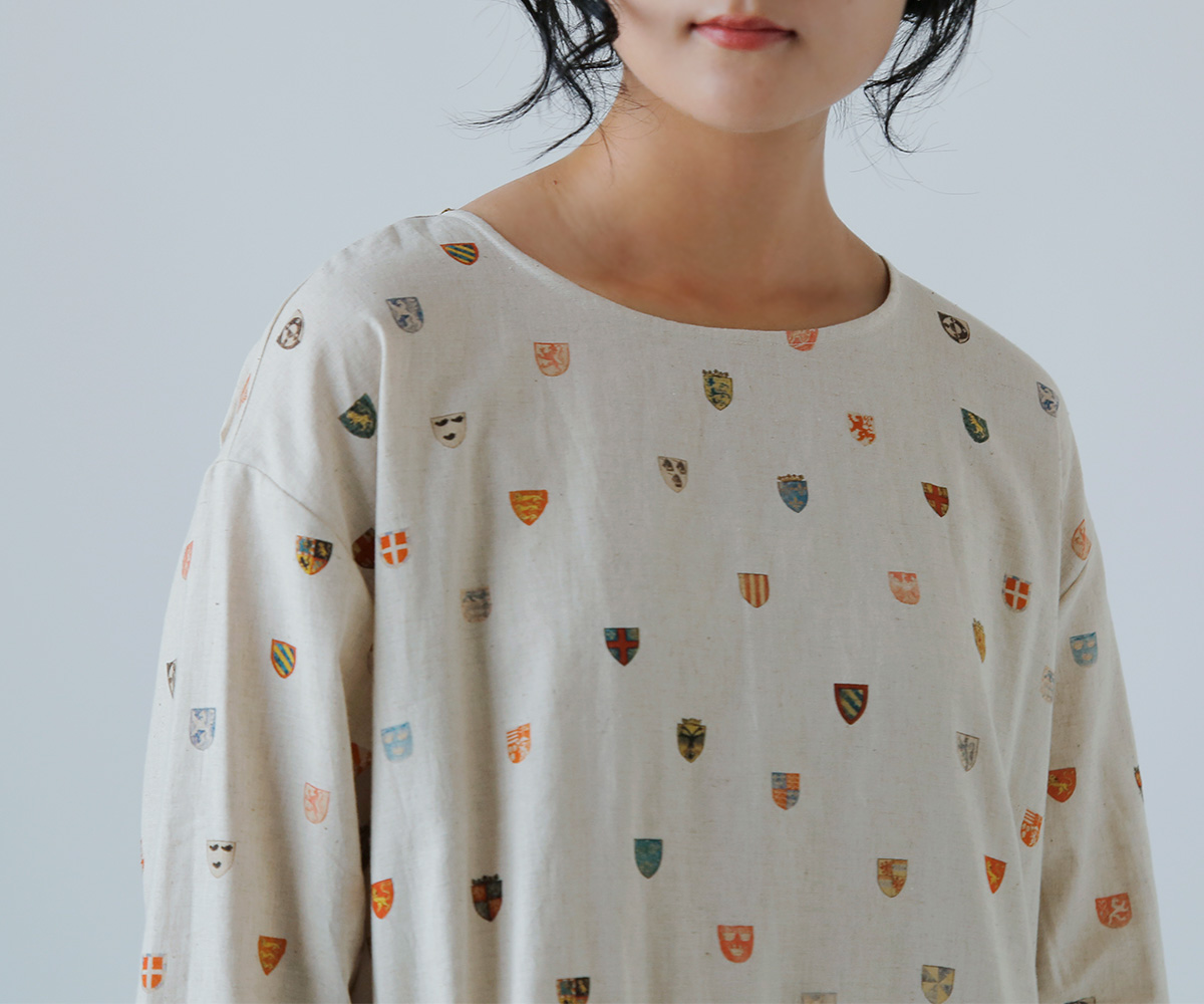 R & D.M.Co-(I[h}Ye[[)Rbg l R[gIuA[Y h[XgO hX gCOTTON LINEN COAT OF ARMS DRAWSTRING DRESSh 7493