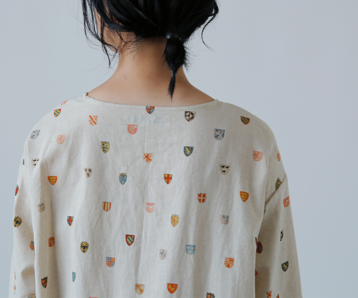 R & D.M.Co-(I[h}Ye[[)Rbg l R[gIuA[Y h[XgO hX gCOTTON LINEN COAT OF ARMS DRAWSTRING DRESSh 7493