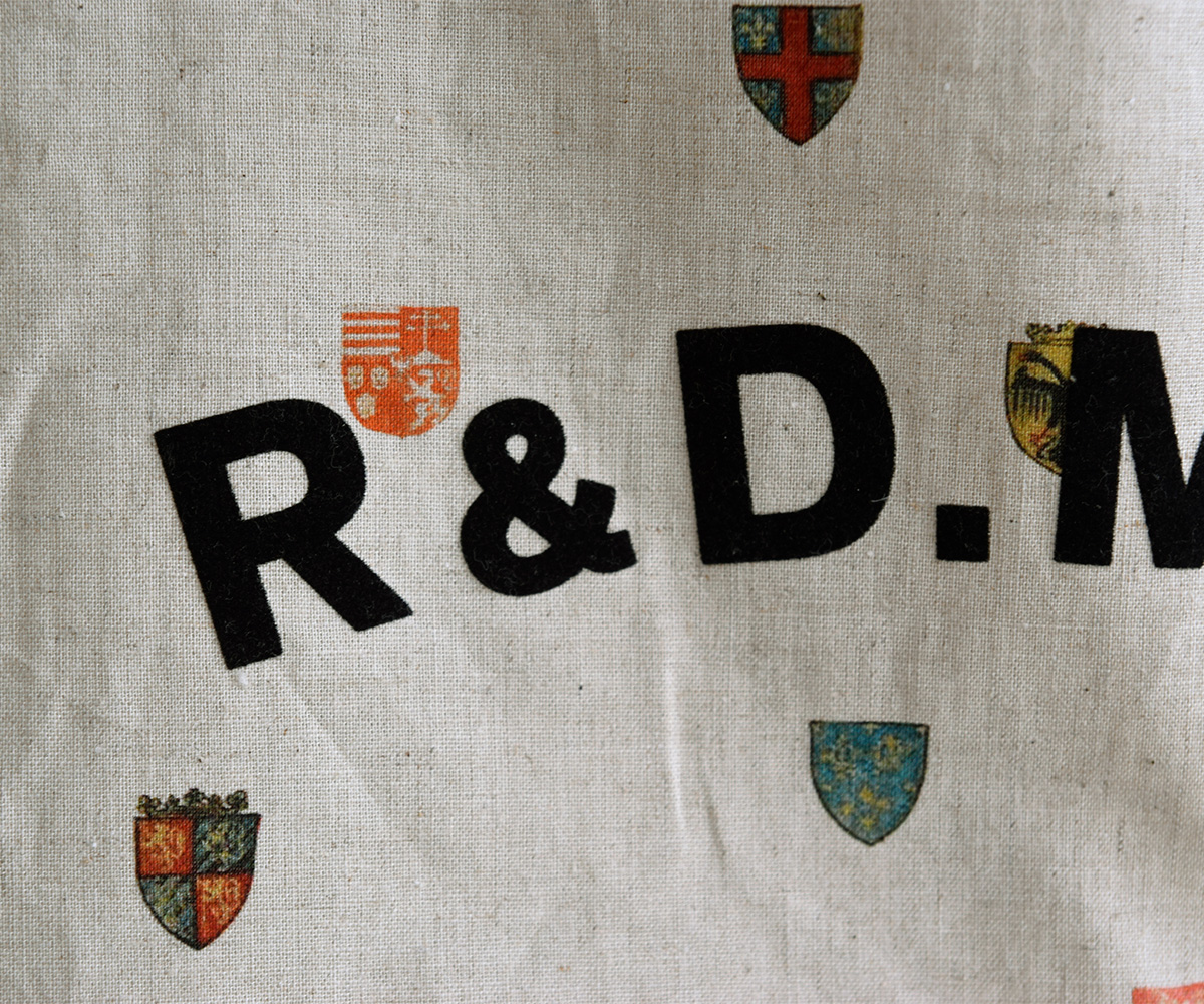 R & D.M.Co-(I[h}Ye[[)Rbg l R[gIuA[Y g[g obO gCOTTON LINEN COAT OF ARMS TOTE BAGh 7498