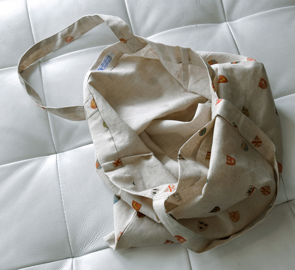 R & D.M.Co-(I[h}Ye[[)Rbg l R[gIuA[Y g[g obO gCOTTON LINEN COAT OF ARMS TOTE BAGh 7498