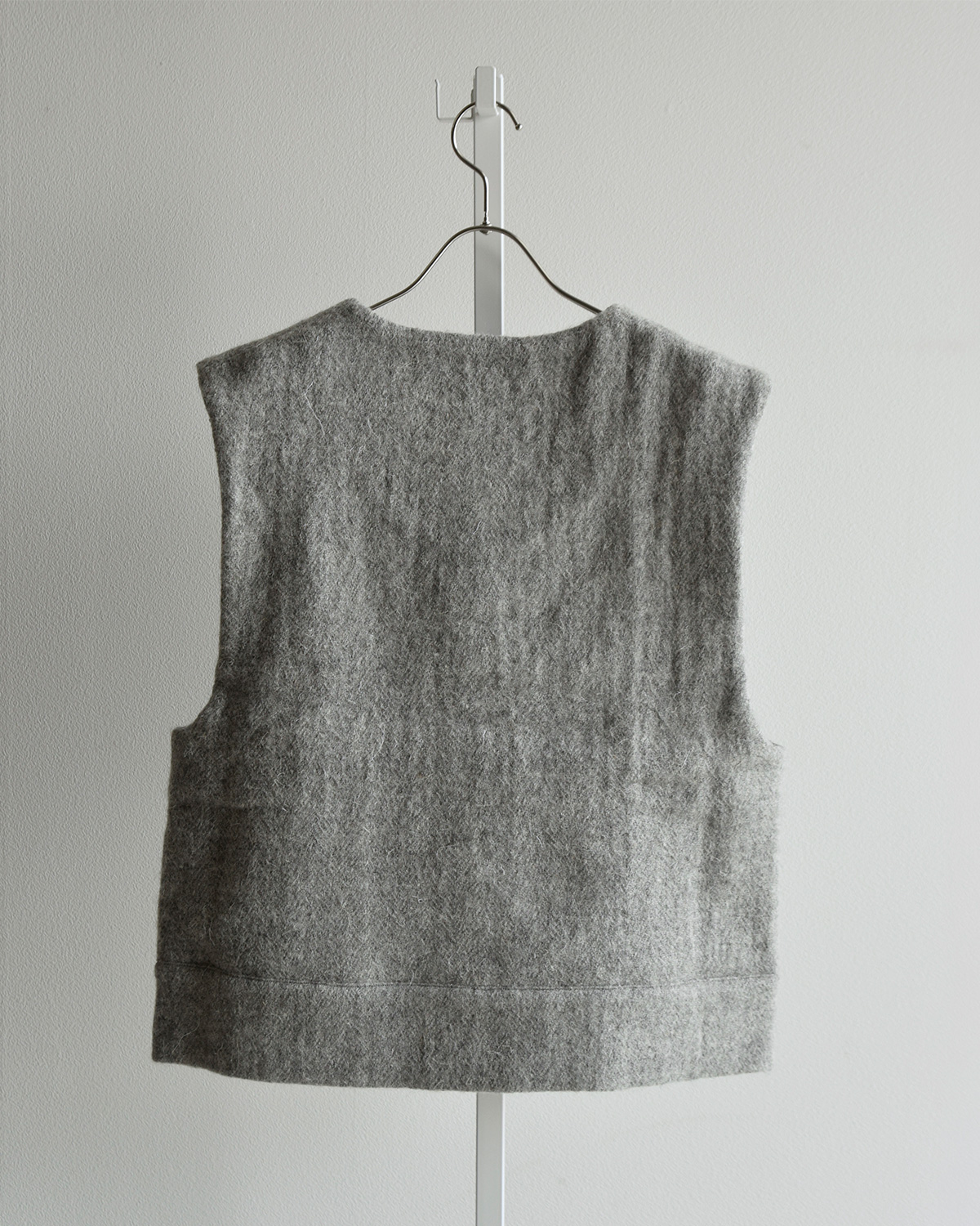 COSMIC WONDER(�R�Y�~�b�N�����_�[)�V�F�b�g�����h�E�[�� �x�X�g Nostalgic painters winter vest 24cw09025