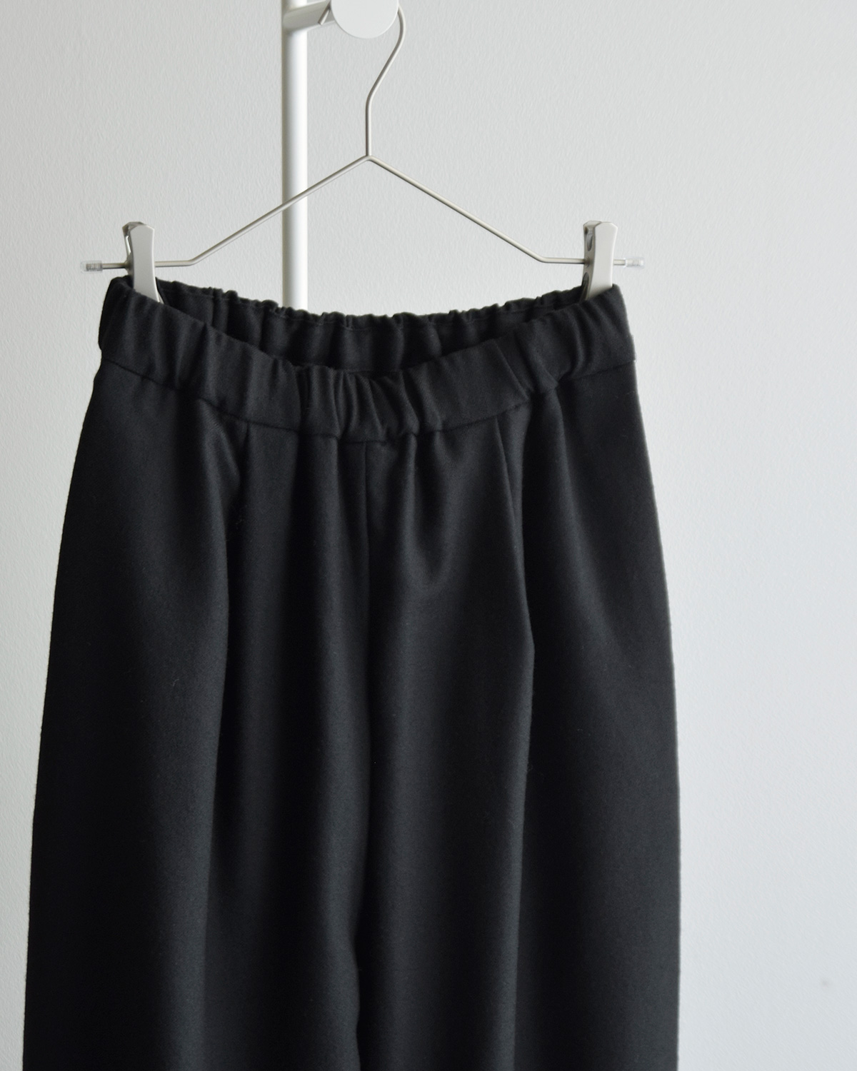COSMIC WONDER(�R�Y�~�b�N�����_�[)�E�[�� �~�j�}���p���c Nostalgic artists minimal slacks 24cw12039