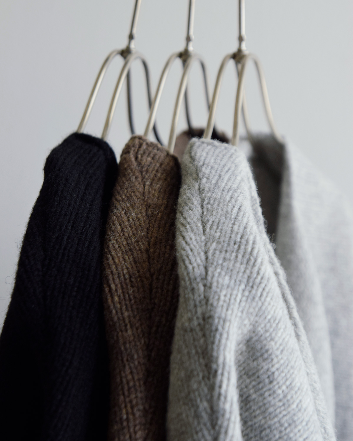 COSMIC WONDER(�R�Y�~�b�N�����_�[)�u���e�B�b�V���E�[�� �j�b�g �J�[�f�B�K�� British wool knitted farmer cardigan 24cw43022
