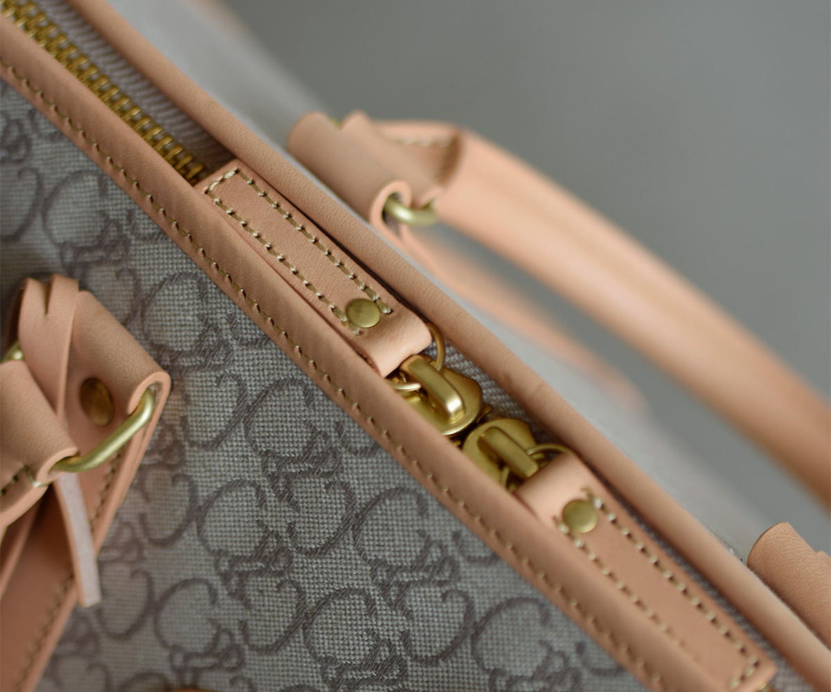 COSMIC WONDER(�R�Y�~�b�N�����_�[)�R�b�g�����l�� �W���K�[�h �g���x���o�b�O Cw monogram travel bag 24cw82073