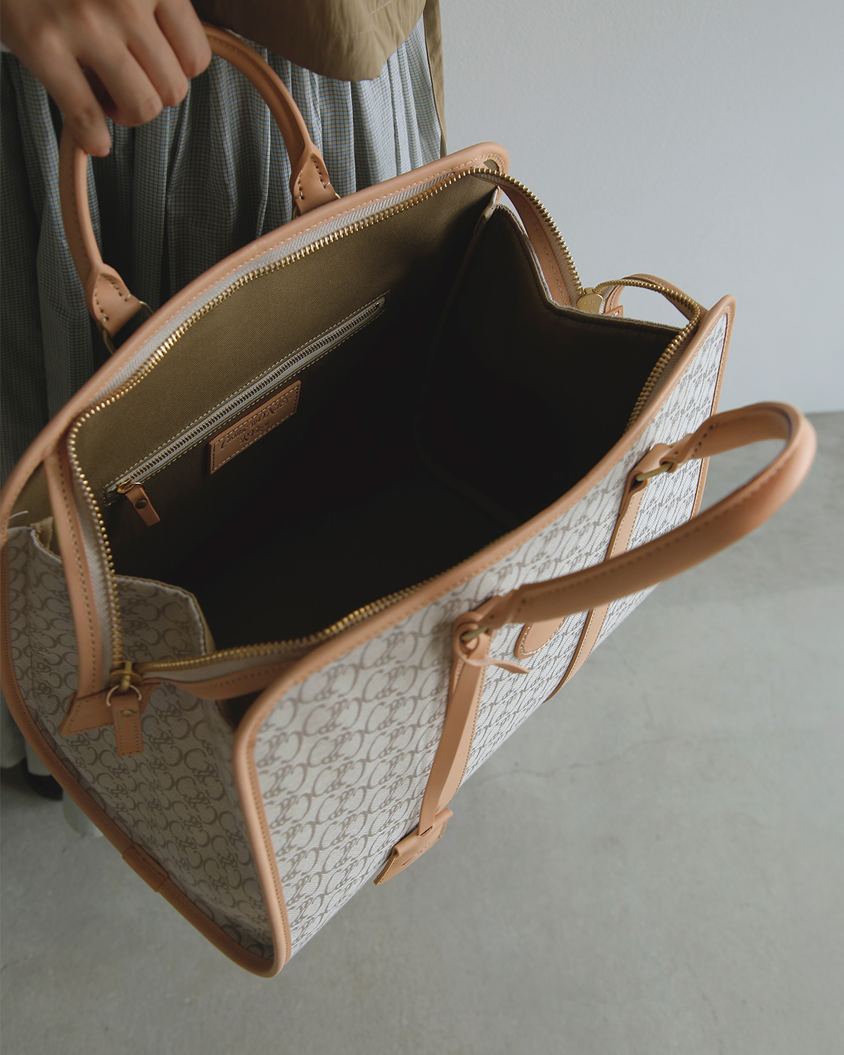 COSMIC WONDER(�R�Y�~�b�N�����_�[)�R�b�g�����l�� �W���K�[�h �g���x���o�b�O Cw monogram travel bag 24cw82073