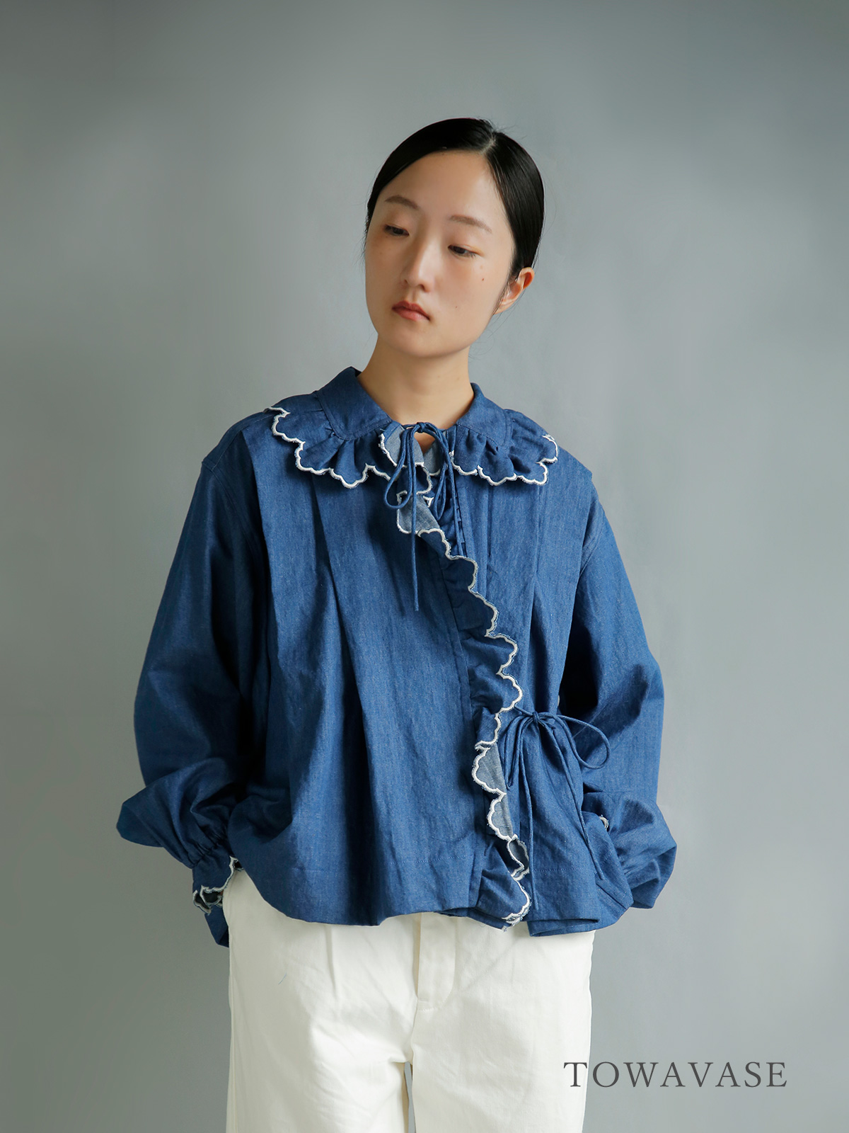 TOWAVASE トワヴァーズ コットンリネン スカラップ刺繍 デニムブラウス