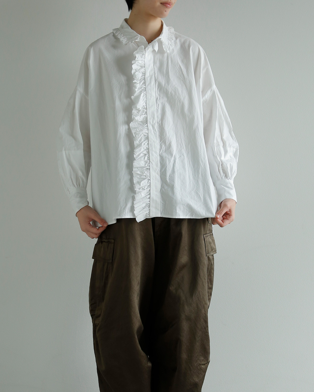TOUJOURS(�g�D�W���[)�R�b�g���g���v�����[���c�C�� �t�������C�h�V���c Bishop Sleeve Ruffle Wide Shirt am45us01