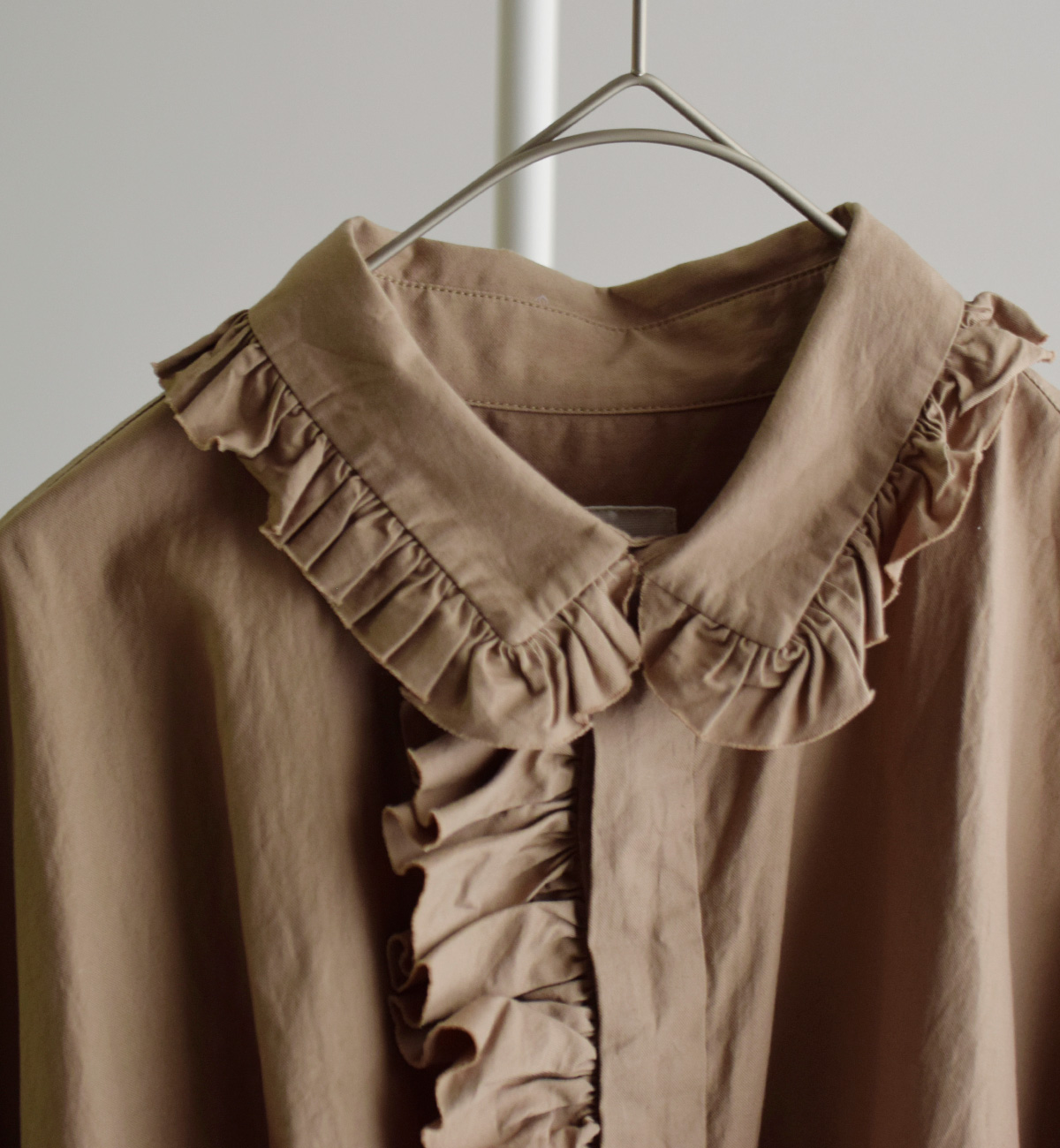 TOUJOURS(�g�D�W���[)�R�b�g���g���v�����[���c�C�� �t�������C�h�V���c Bishop Sleeve Ruffle Wide Shirt am45us01