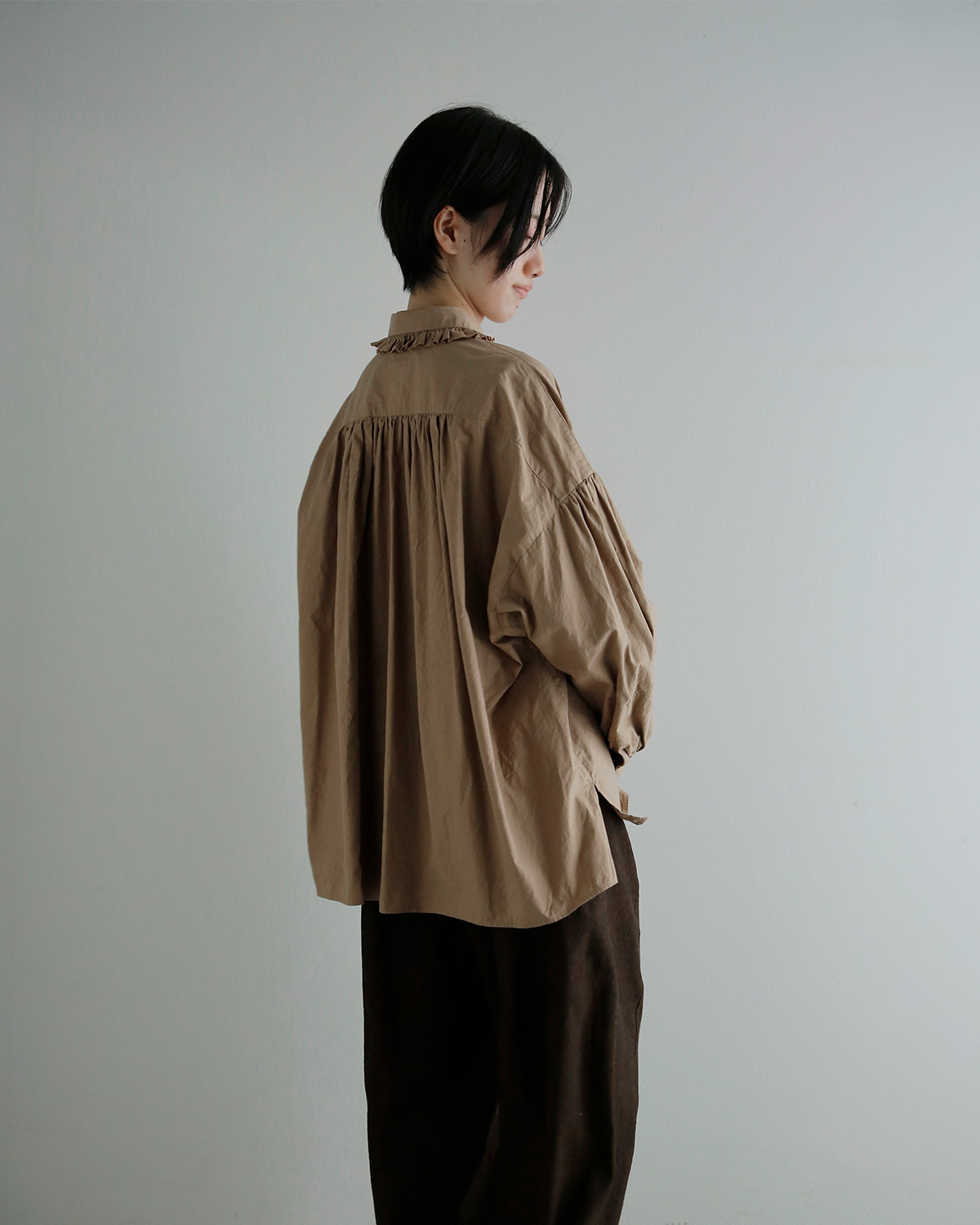 TOUJOURS(�g�D�W���[)�R�b�g���g���v�����[���c�C�� �t�������C�h�V���c Bishop Sleeve Ruffle Wide Shirt am45us01