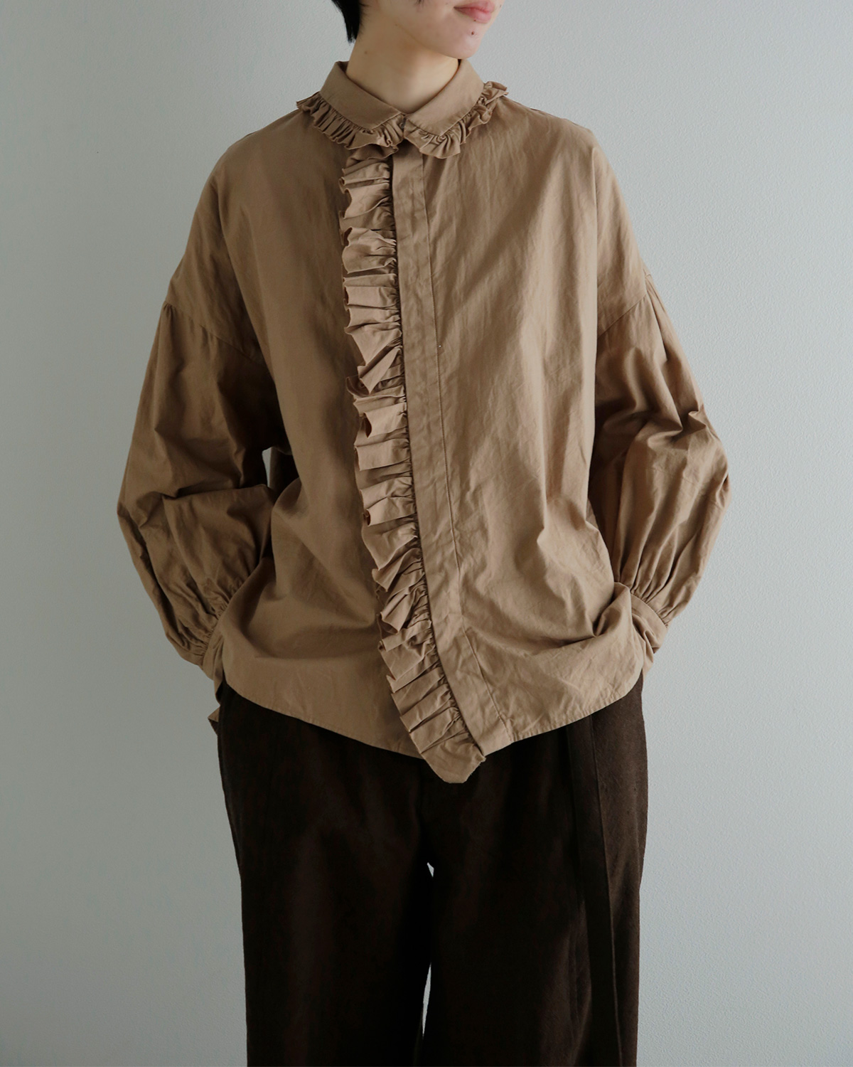 TOUJOURS(�g�D�W���[)�R�b�g���g���v�����[���c�C�� �t�������C�h�V���c Bishop Sleeve Ruffle Wide Shirt am45us01